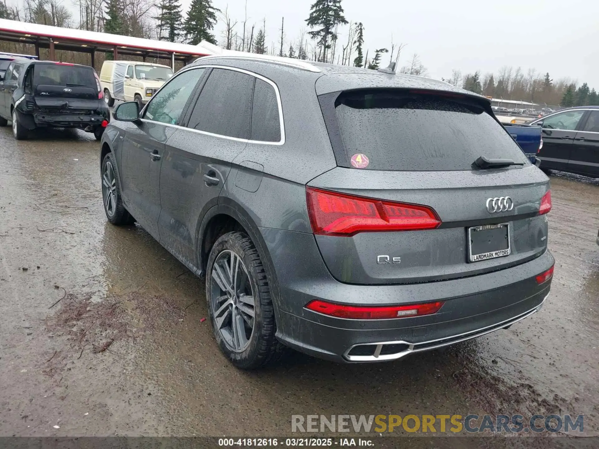 3 Photograph of a damaged car WA1E2AFY5L2106711 AUDI Q5 2020