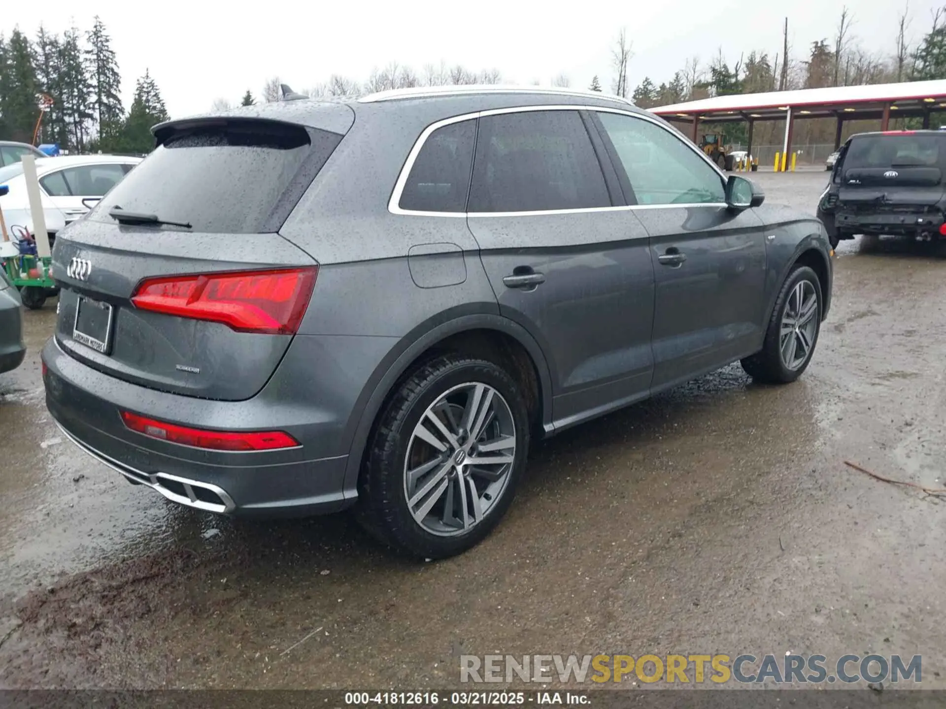 4 Photograph of a damaged car WA1E2AFY5L2106711 AUDI Q5 2020