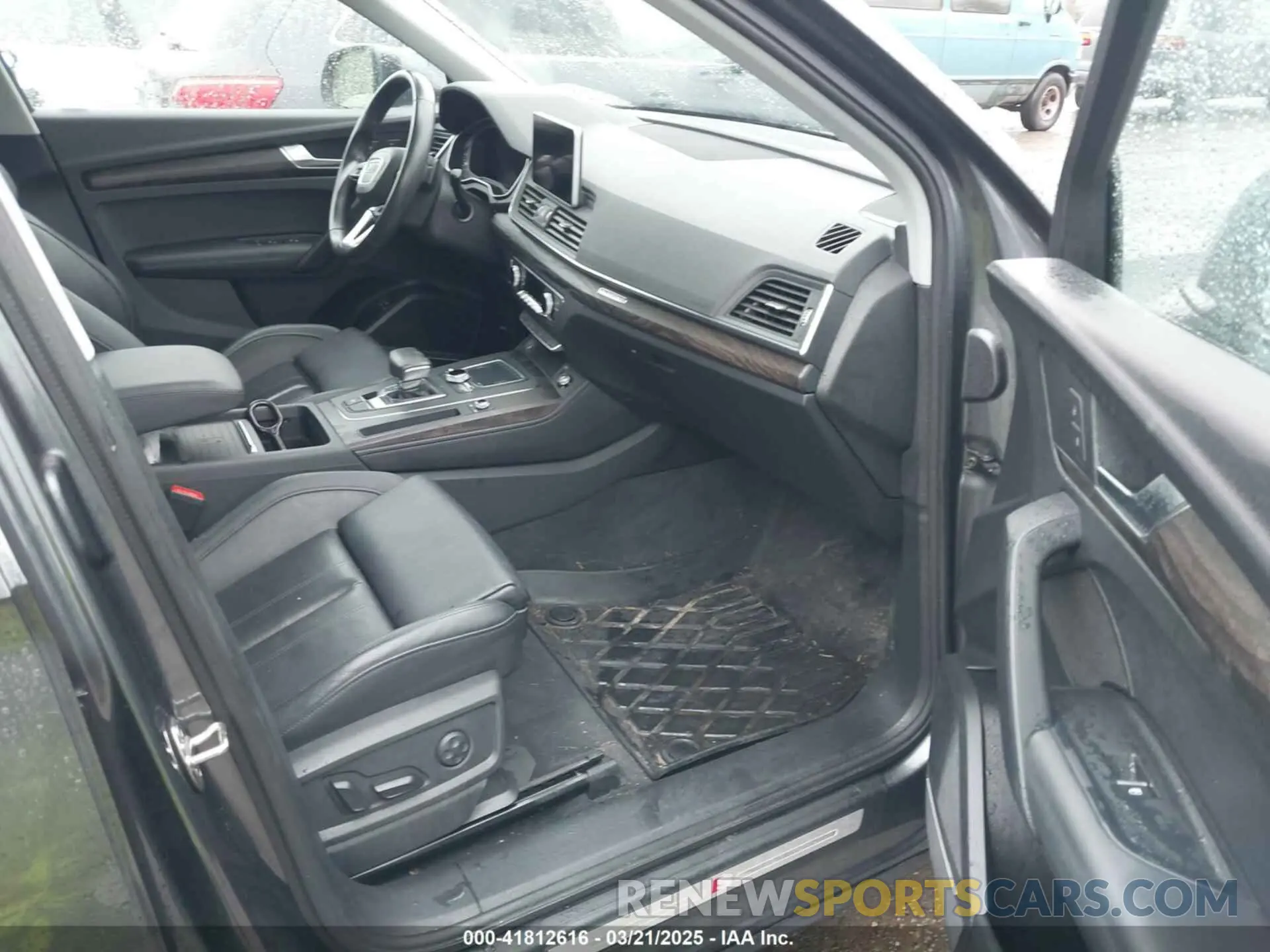 5 Photograph of a damaged car WA1E2AFY5L2106711 AUDI Q5 2020
