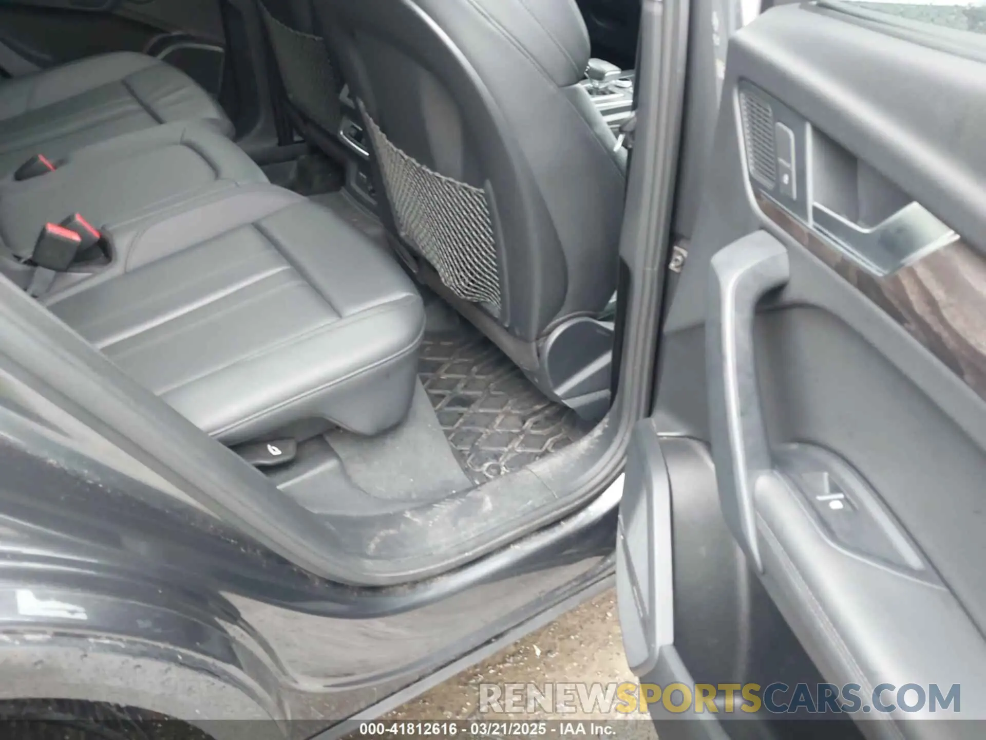 8 Photograph of a damaged car WA1E2AFY5L2106711 AUDI Q5 2020