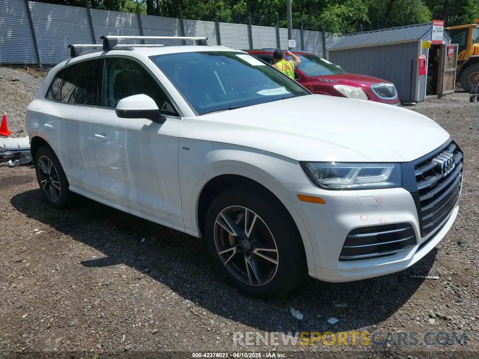 1 Photograph of a damaged car WA1E2AFY8L2049128 AUDI Q5 2020