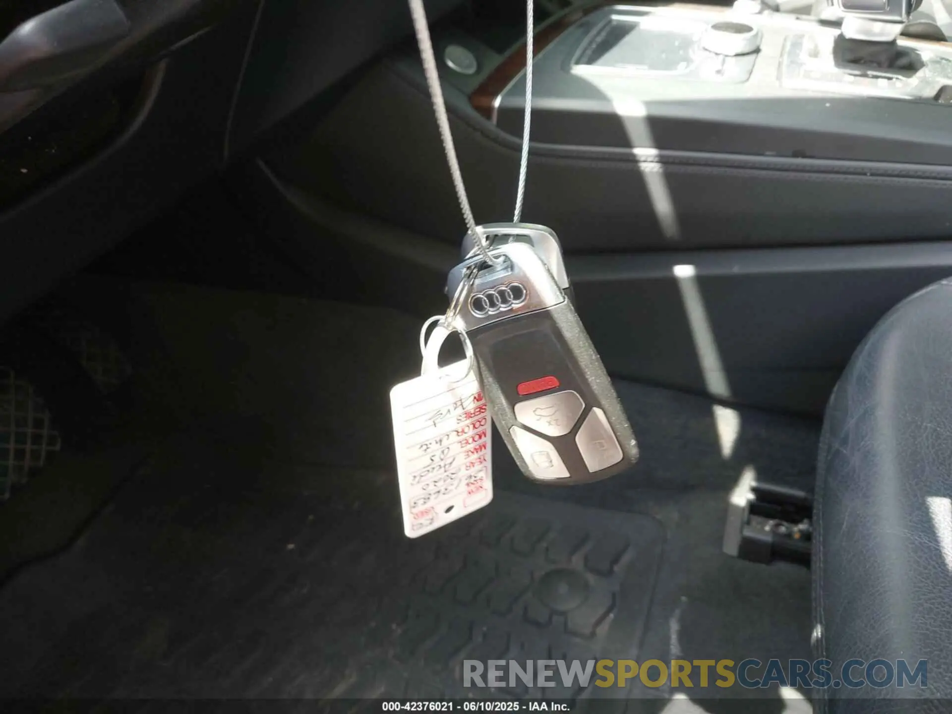 11 Photograph of a damaged car WA1E2AFY8L2049128 AUDI Q5 2020