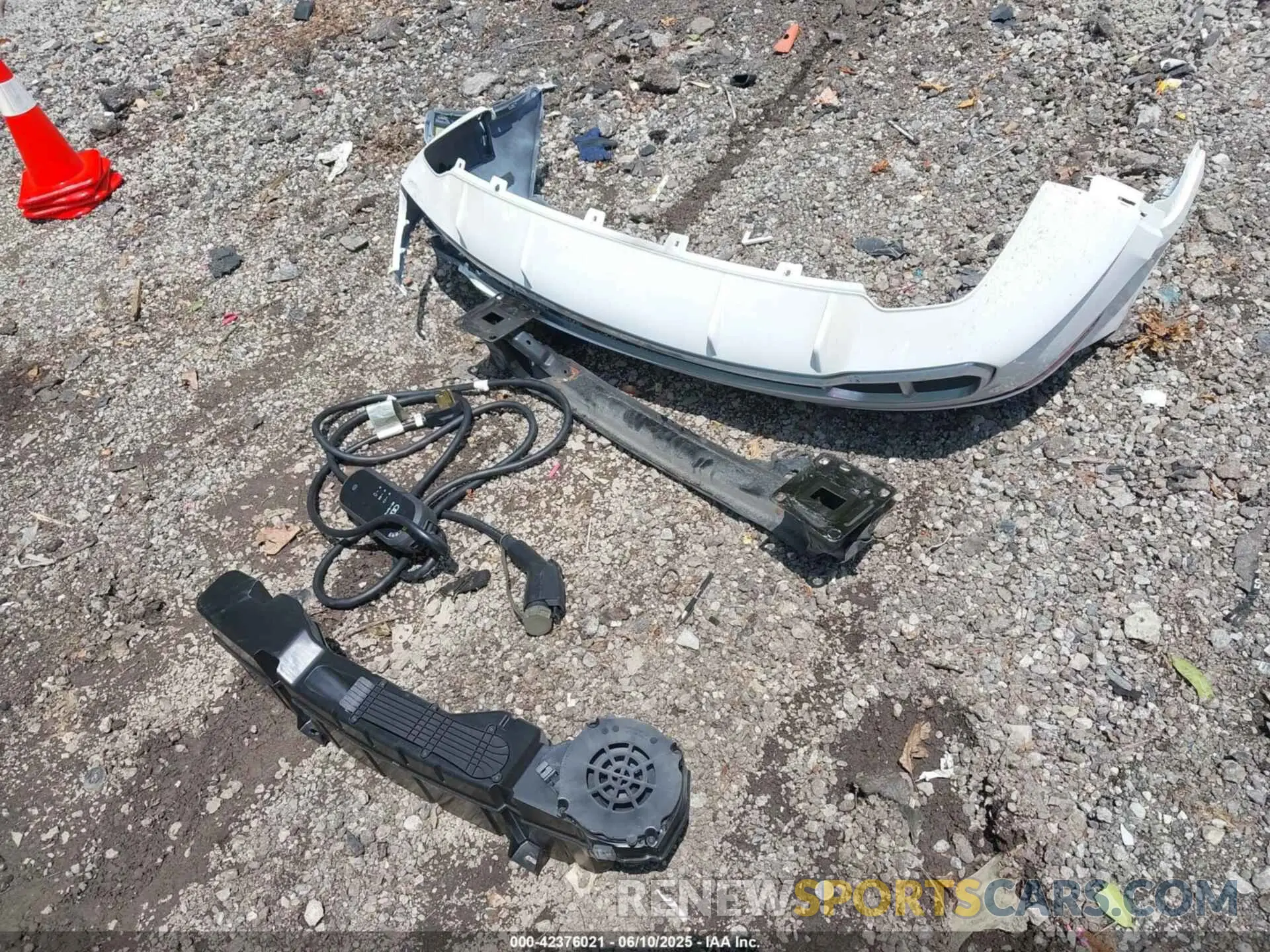 12 Photograph of a damaged car WA1E2AFY8L2049128 AUDI Q5 2020