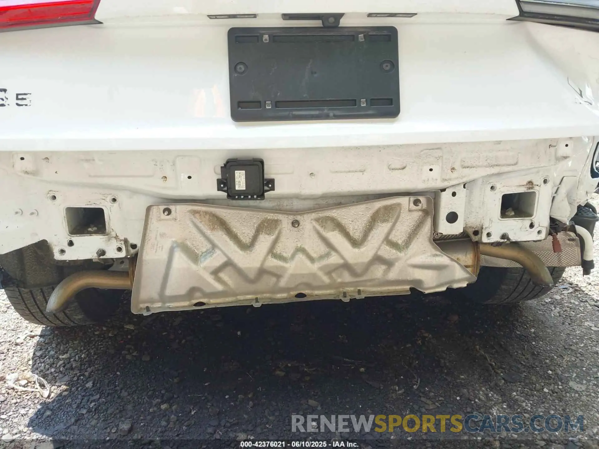 19 Photograph of a damaged car WA1E2AFY8L2049128 AUDI Q5 2020