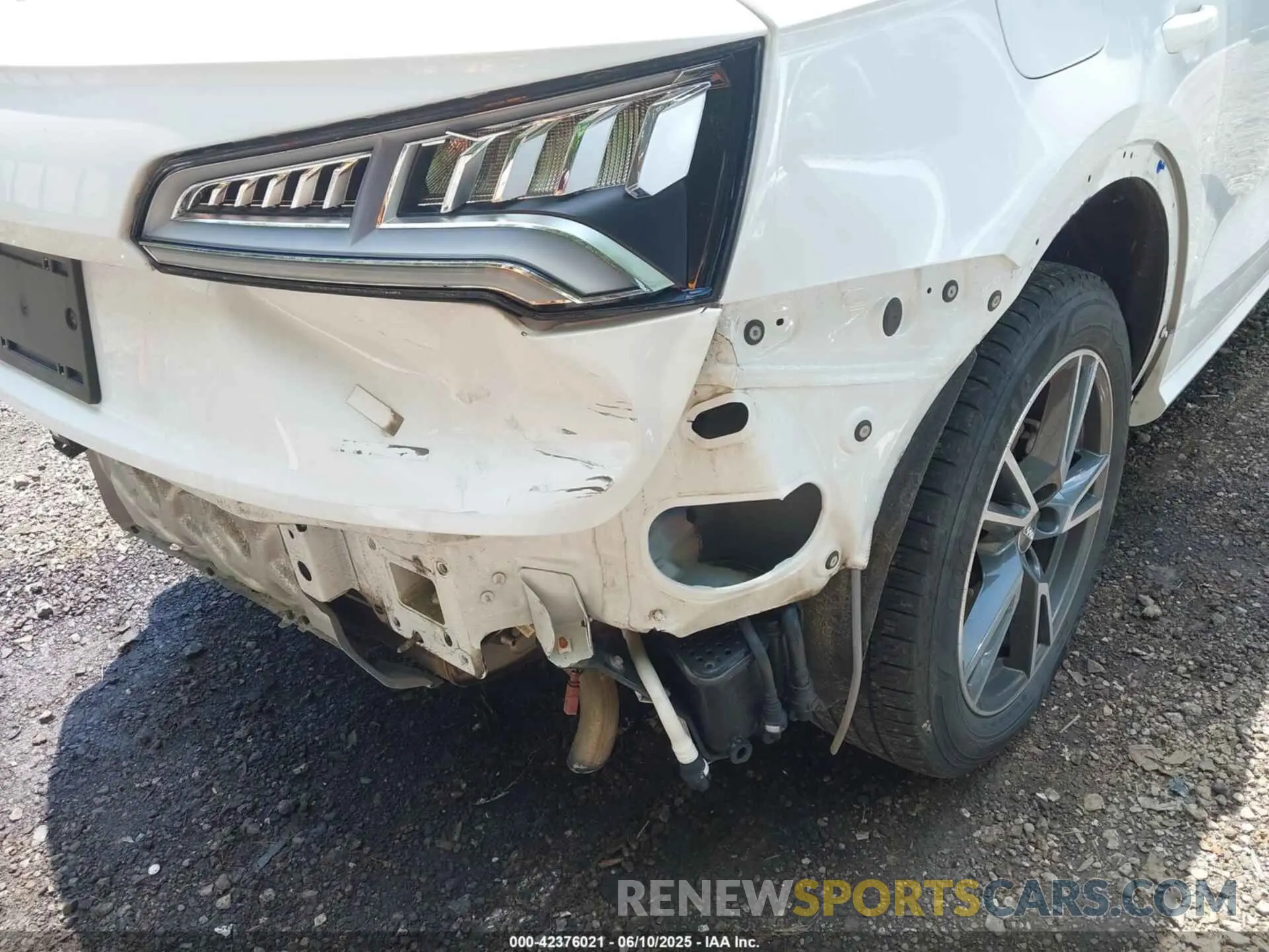 21 Photograph of a damaged car WA1E2AFY8L2049128 AUDI Q5 2020