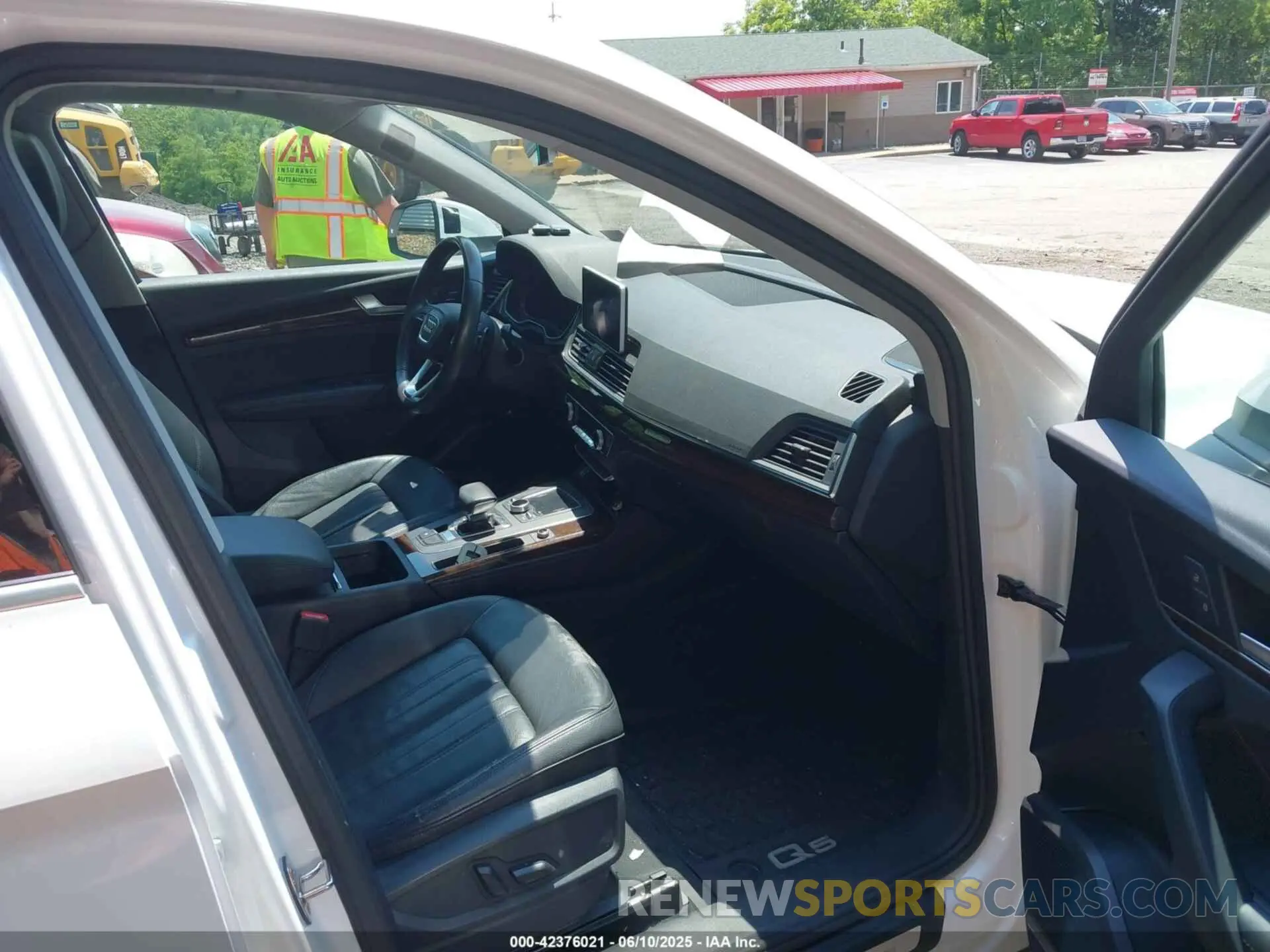 5 Photograph of a damaged car WA1E2AFY8L2049128 AUDI Q5 2020