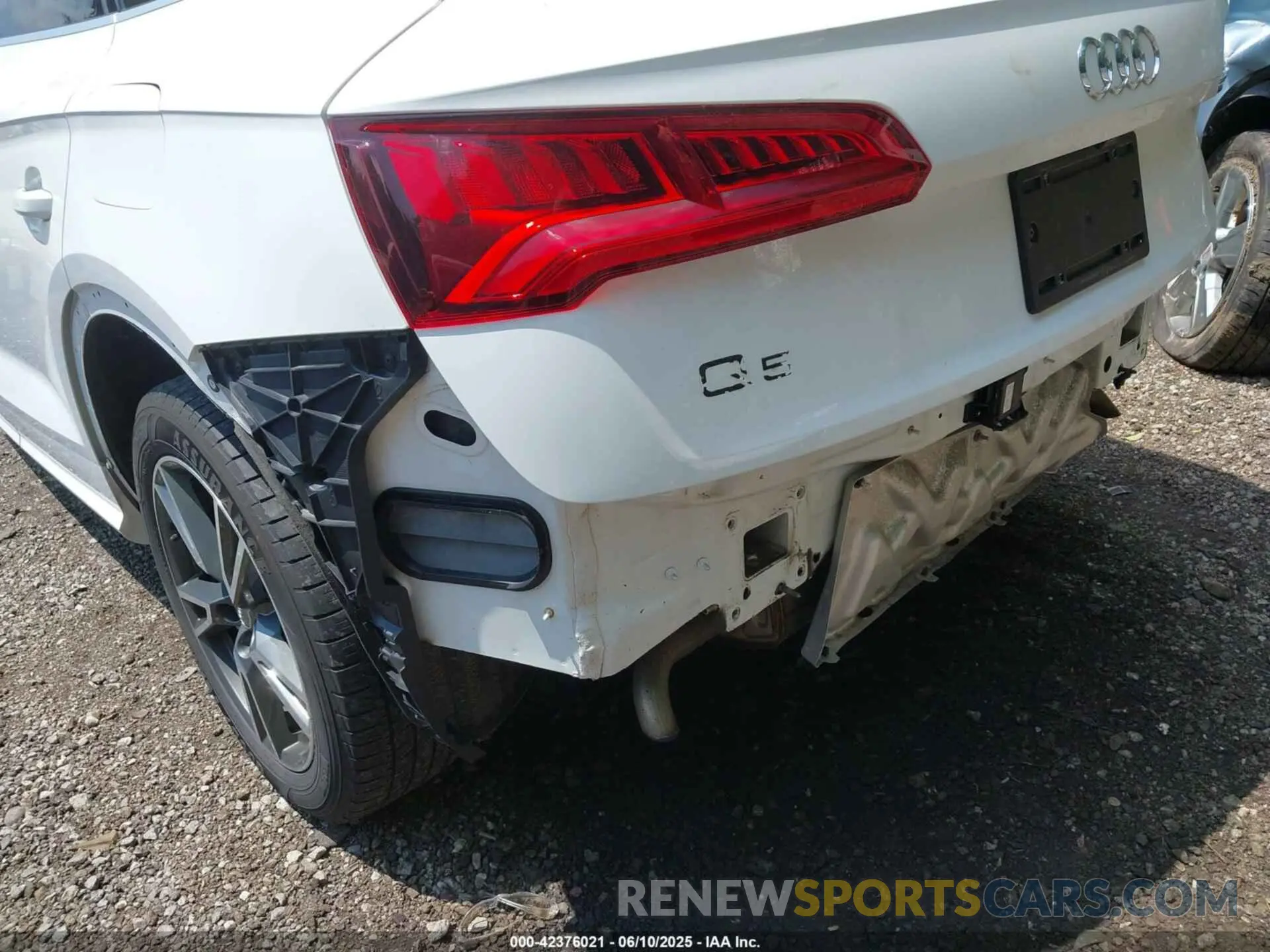6 Photograph of a damaged car WA1E2AFY8L2049128 AUDI Q5 2020
