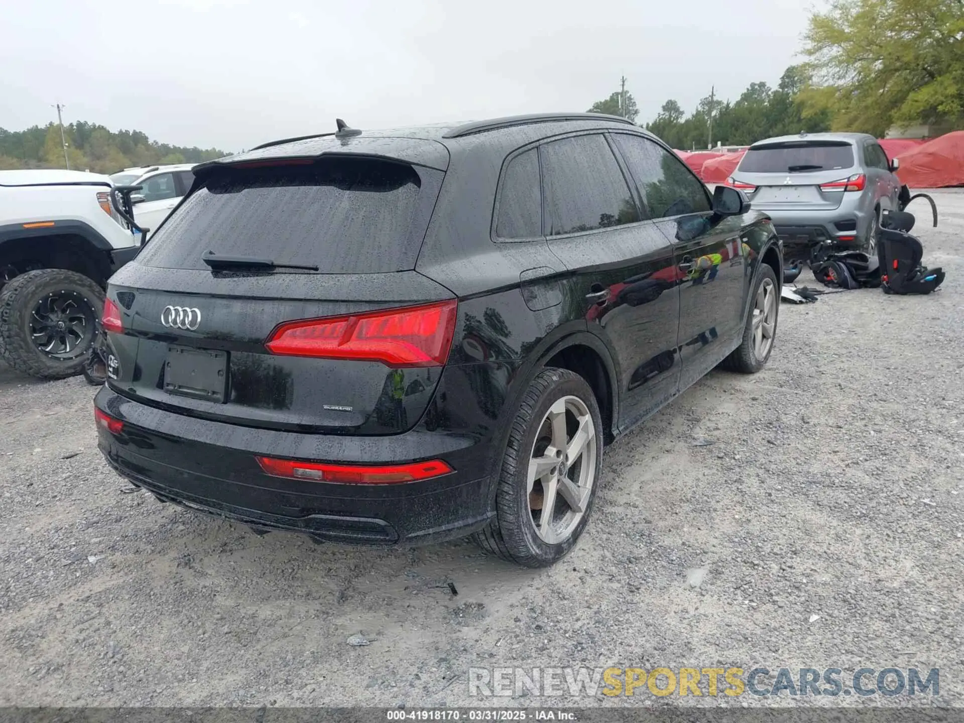 4 Photograph of a damaged car WA1ENAFY1L2123660 AUDI Q5 2020