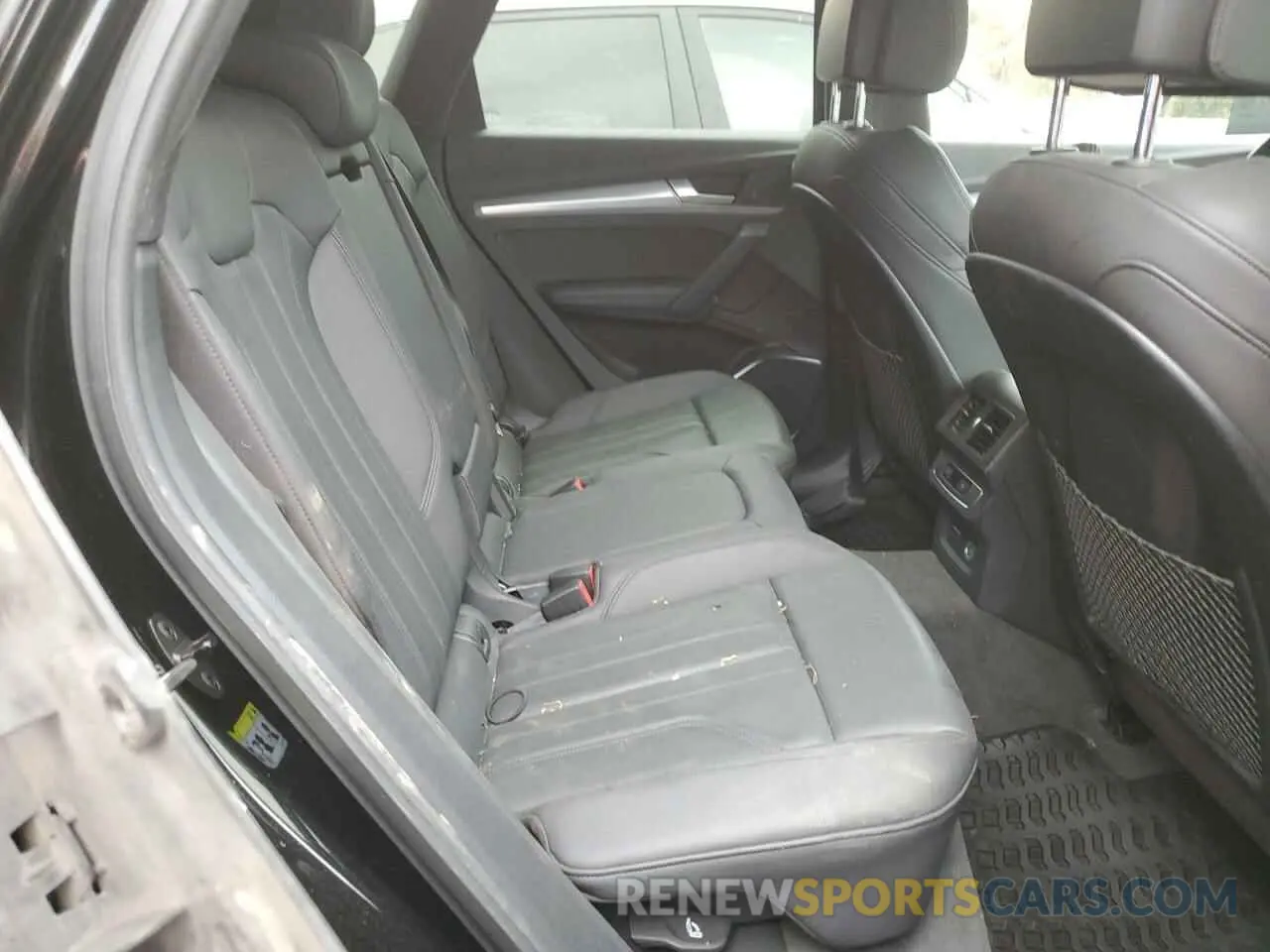 11 Photograph of a damaged car WA1ENAFY7L2109987 AUDI Q5 2020