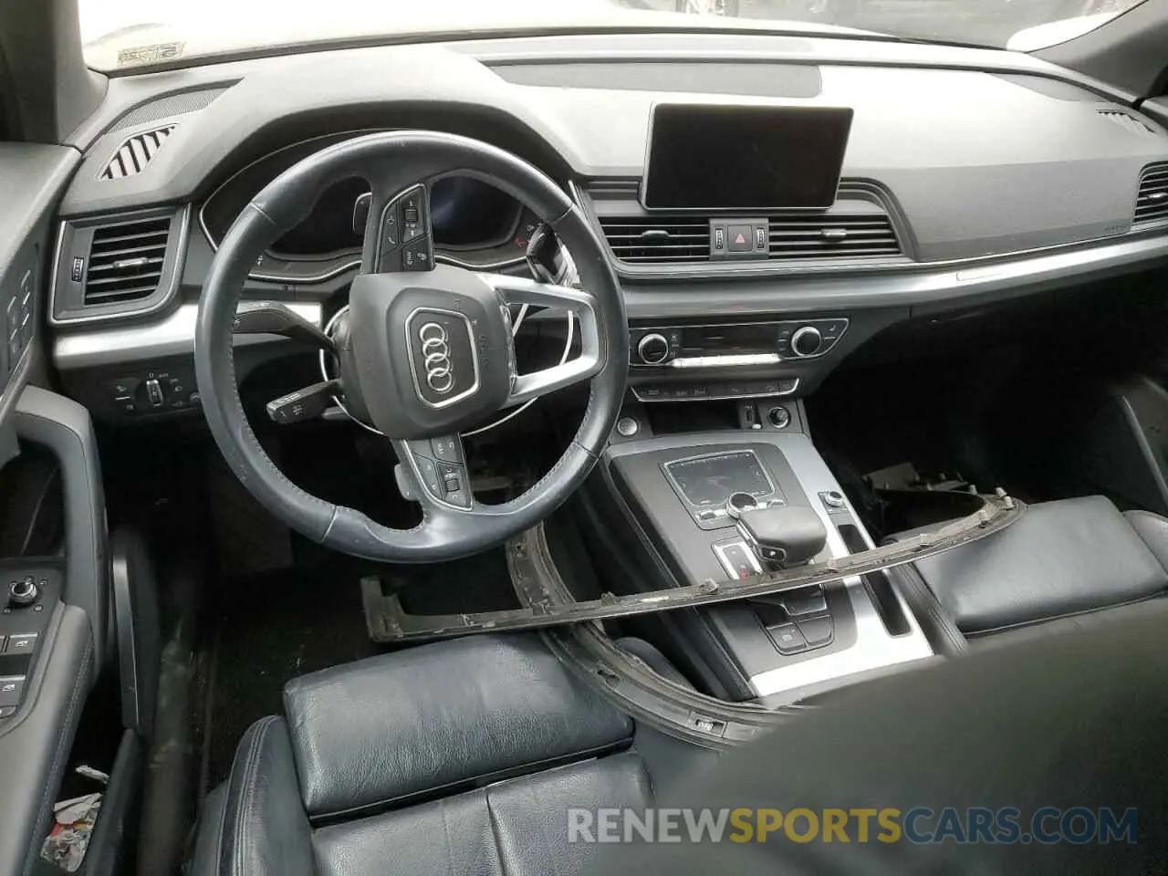 8 Photograph of a damaged car WA1ENAFY7L2109987 AUDI Q5 2020