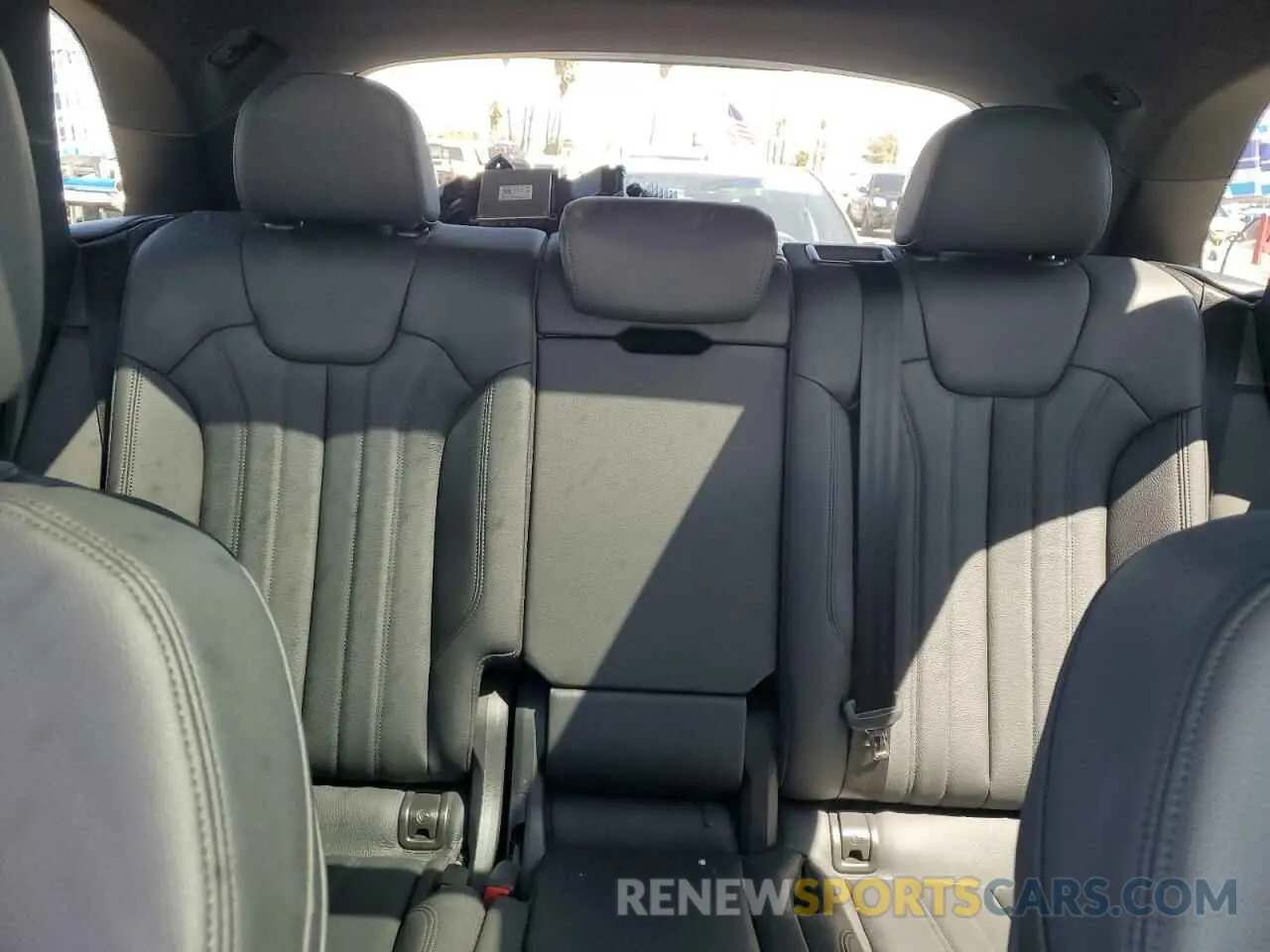 10 Photograph of a damaged car WA1ENAFY9L2075955 AUDI Q5 2020