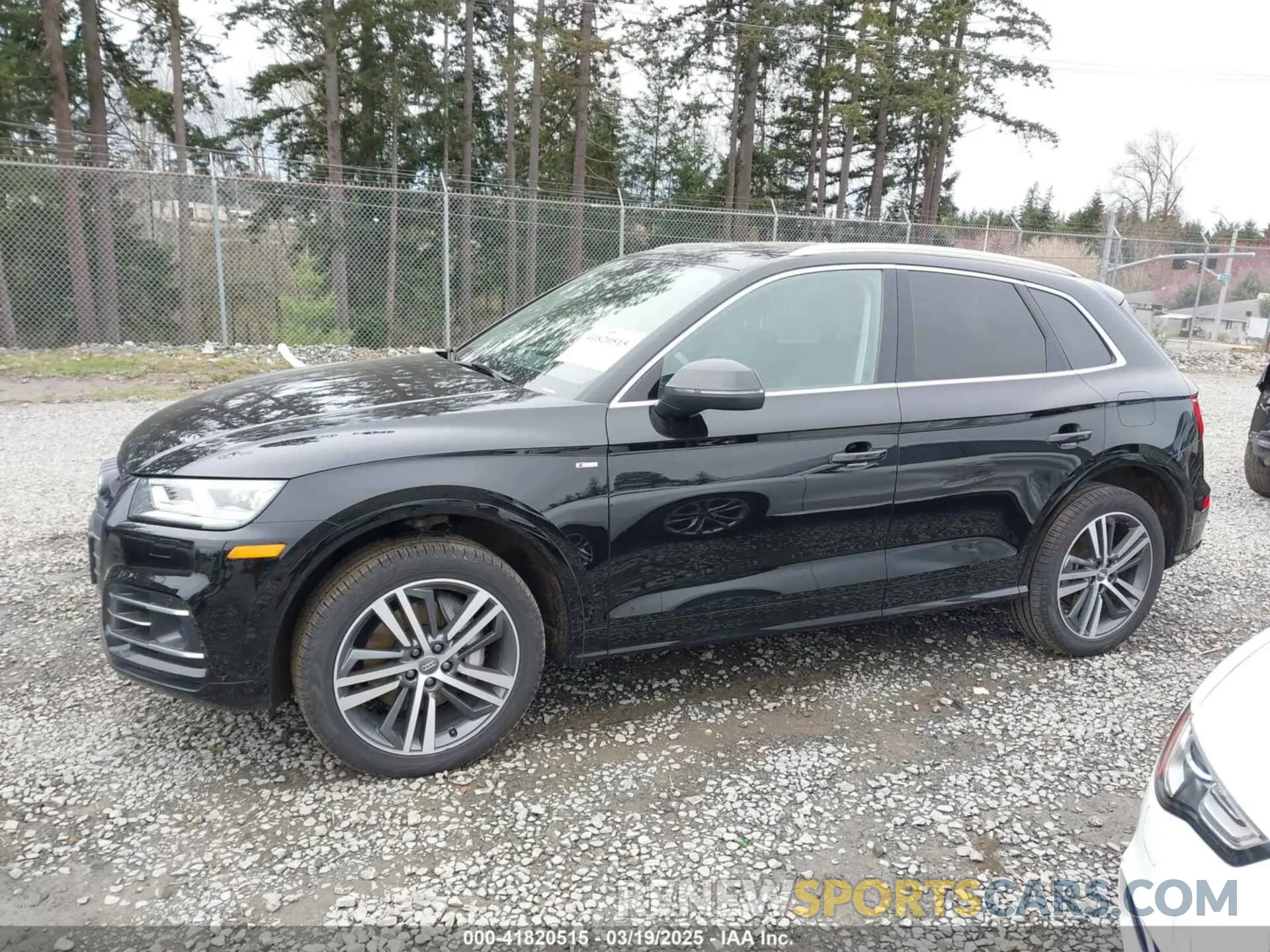 14 Photograph of a damaged car WA1F2AFY0L2045966 AUDI Q5 2020