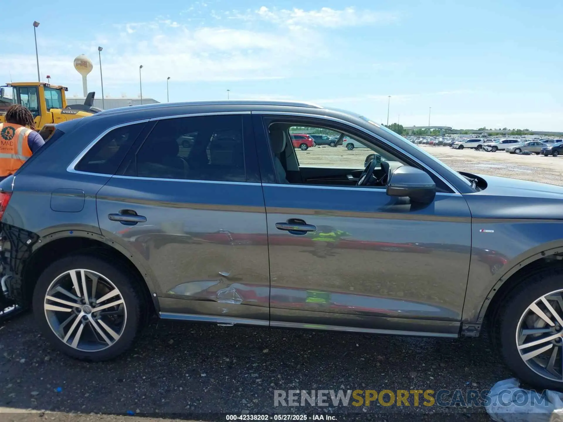 14 Photograph of a damaged car WA1F2AFY3L2112446 AUDI Q5 2020