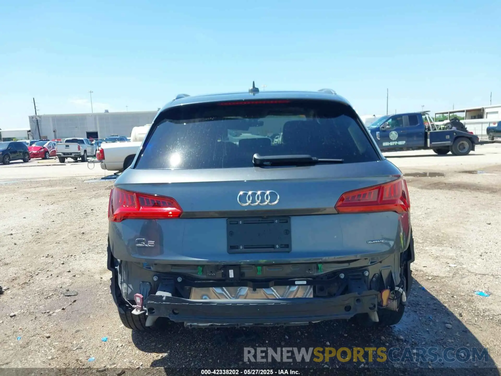 17 Photograph of a damaged car WA1F2AFY3L2112446 AUDI Q5 2020