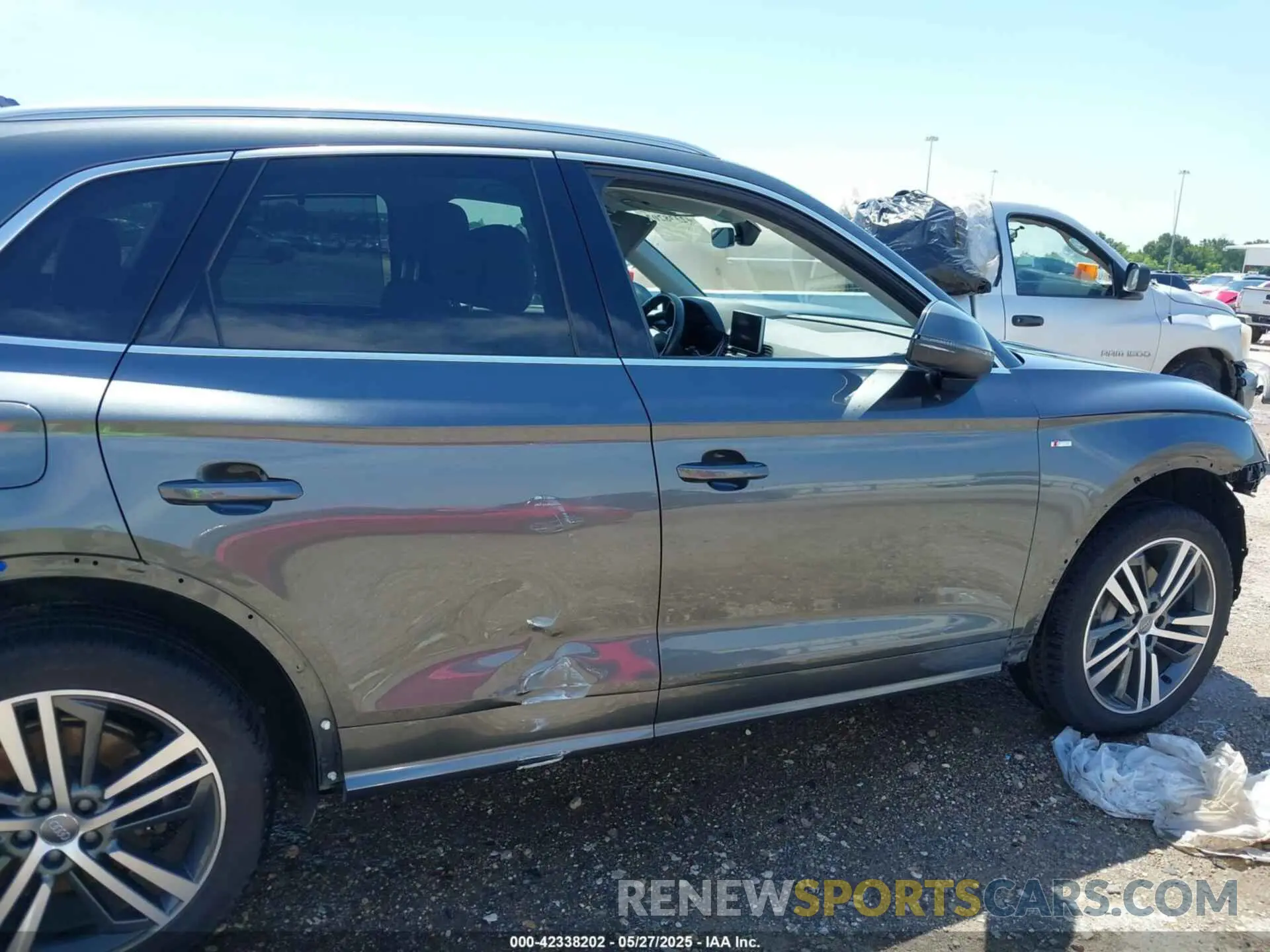 21 Photograph of a damaged car WA1F2AFY3L2112446 AUDI Q5 2020