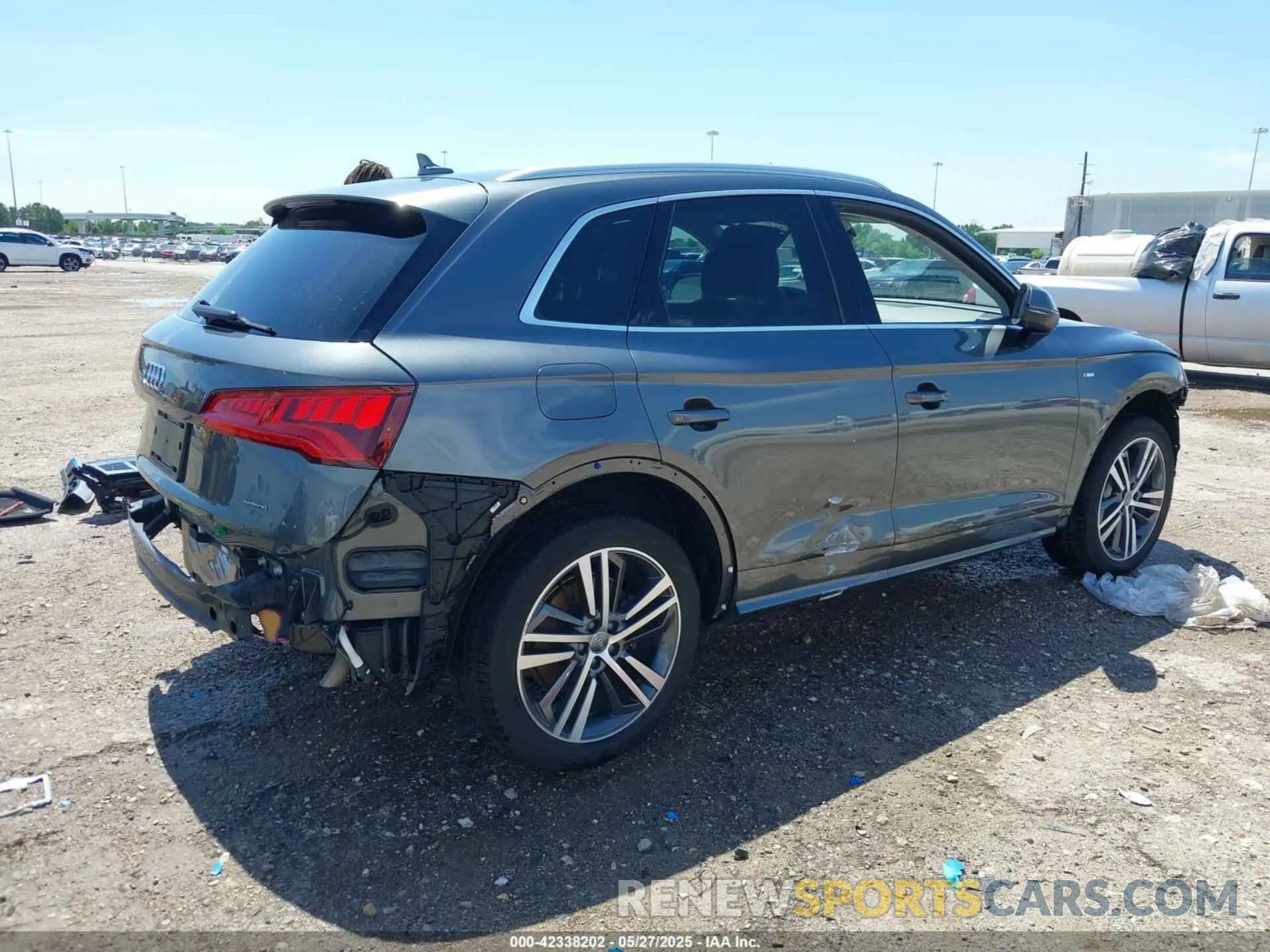 4 Photograph of a damaged car WA1F2AFY3L2112446 AUDI Q5 2020