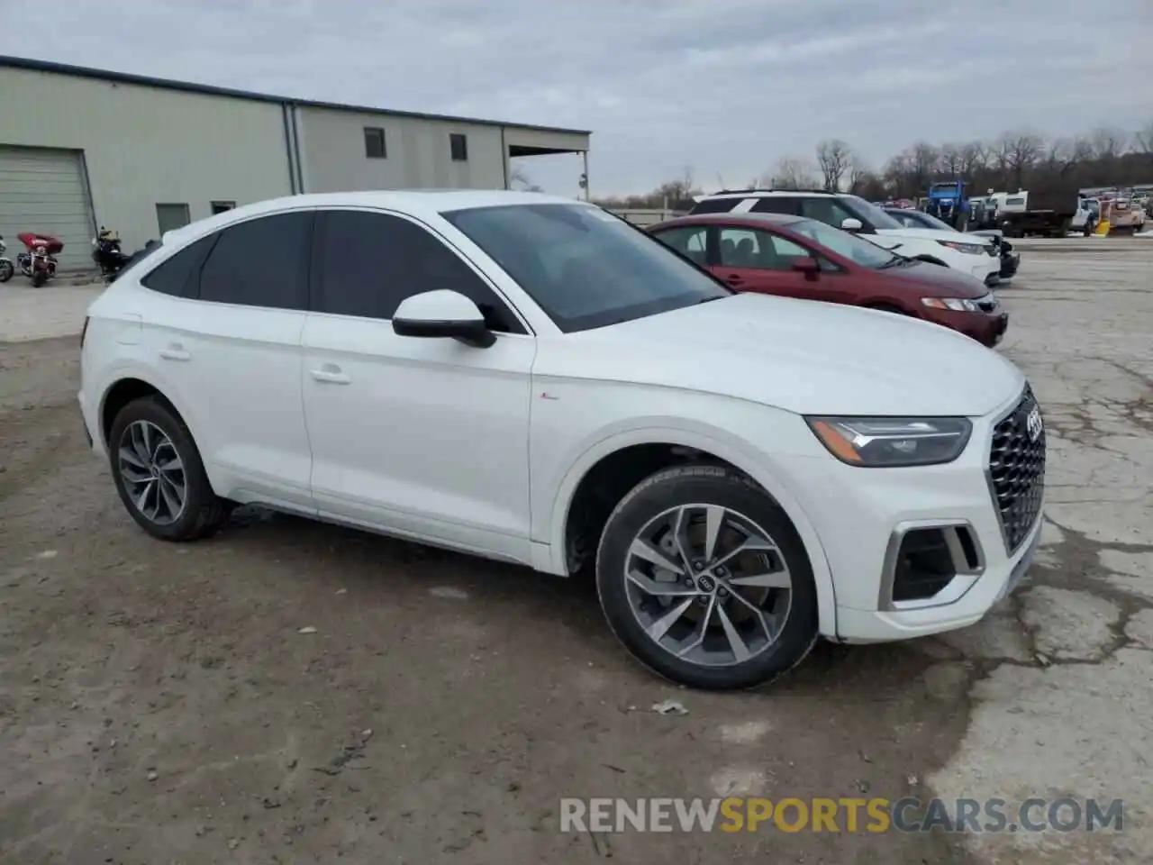 4 Photograph of a damaged car WA14AAFY3M2130330 AUDI Q5 2021