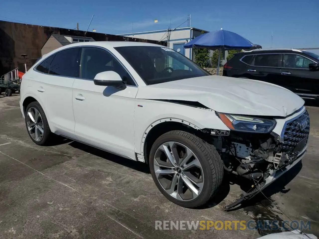 4 Photograph of a damaged car WA15AAFY0M2118303 AUDI Q5 2021
