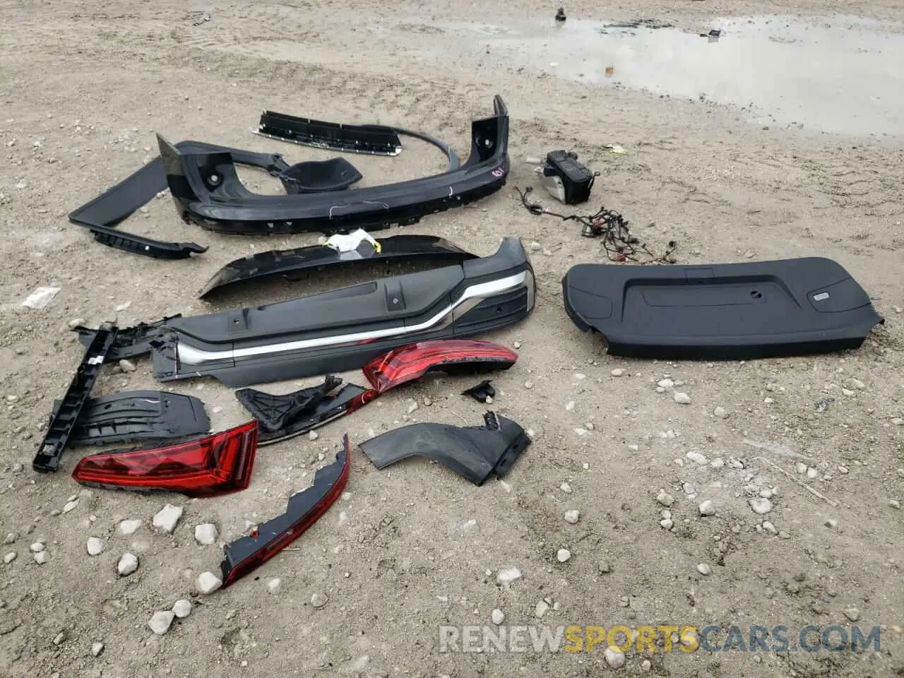 13 Photograph of a damaged car WA15AAFY2M2128461 AUDI Q5 2021