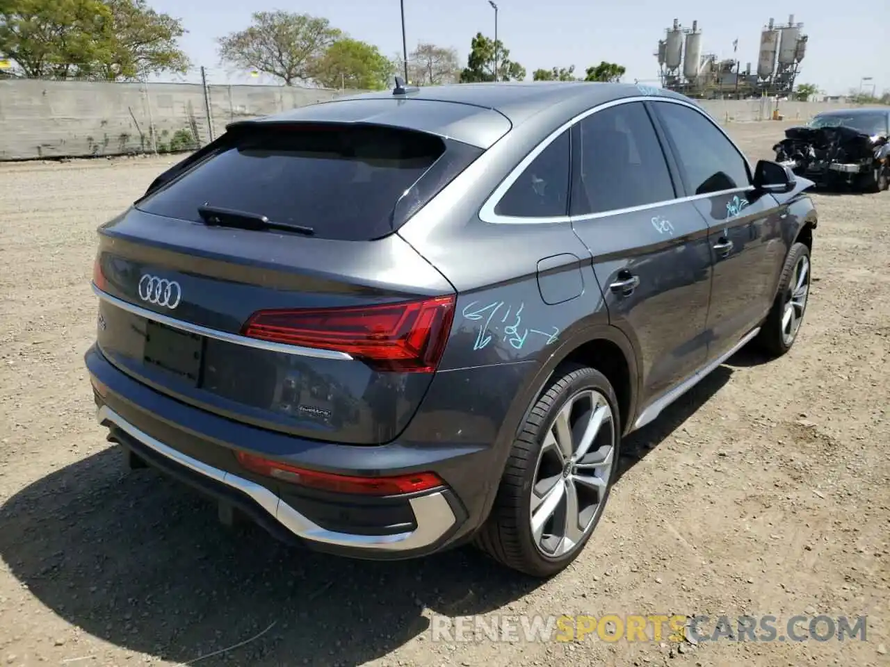 4 Photograph of a damaged car WA15AAFY8M2072980 AUDI Q5 2021