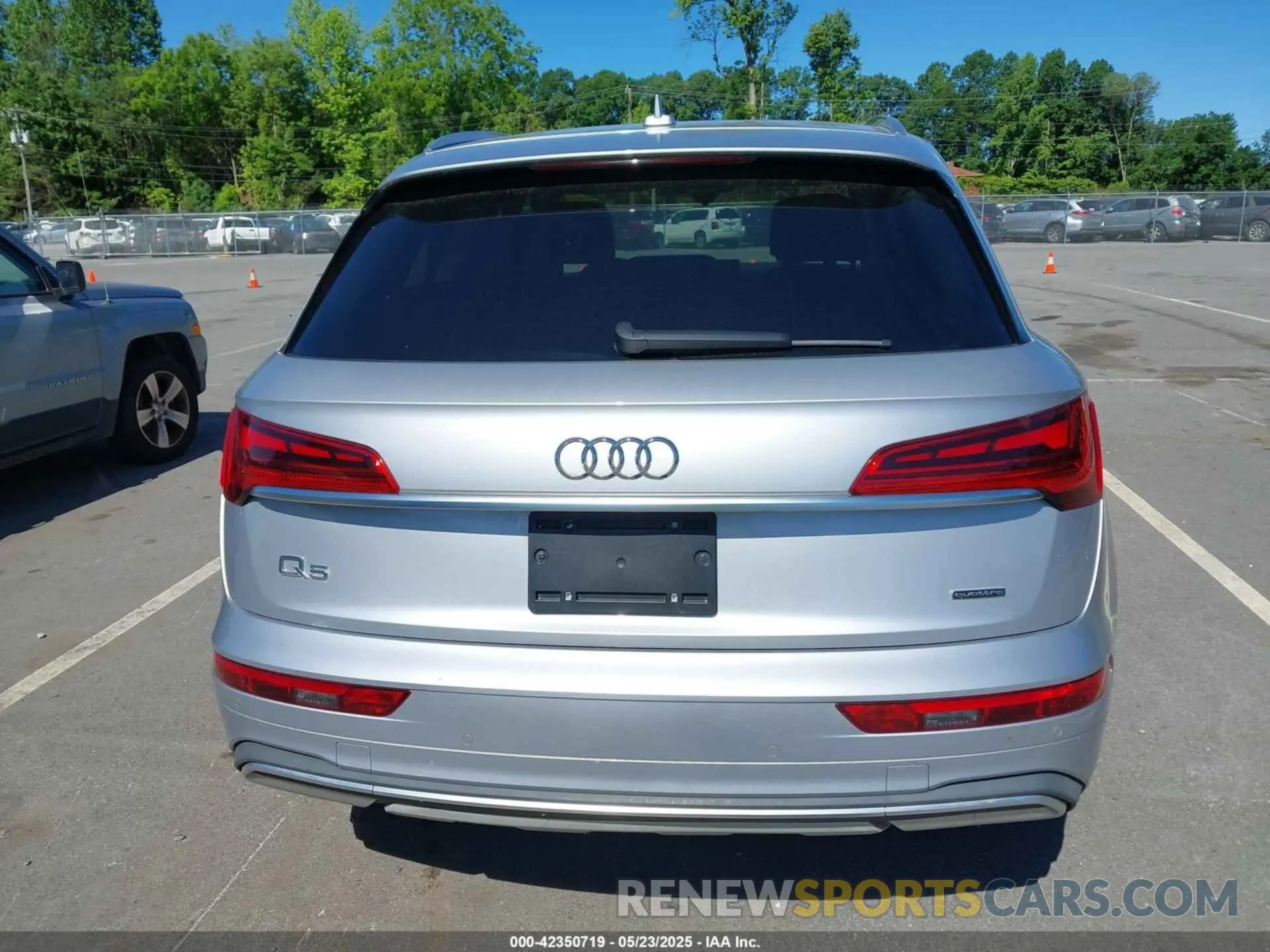 16 Photograph of a damaged car WA1AAAFY0M2002243 AUDI Q5 2021
