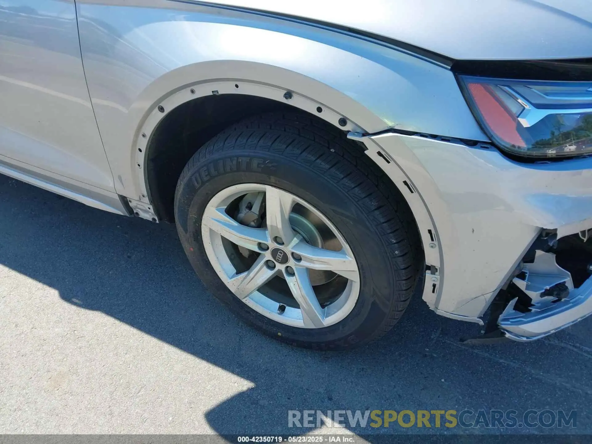 17 Photograph of a damaged car WA1AAAFY0M2002243 AUDI Q5 2021