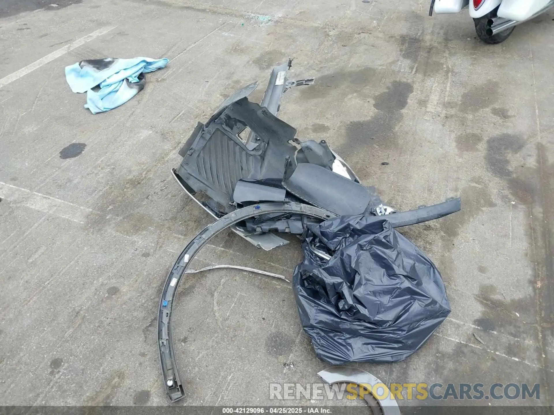 12 Photograph of a damaged car WA1AAAFY2M2008206 AUDI Q5 2021