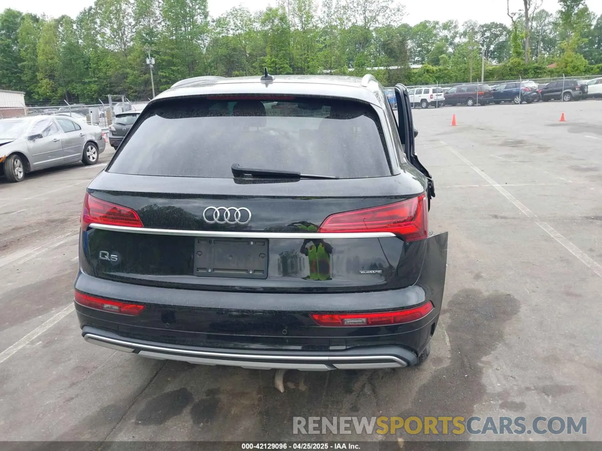 17 Photograph of a damaged car WA1AAAFY2M2008206 AUDI Q5 2021