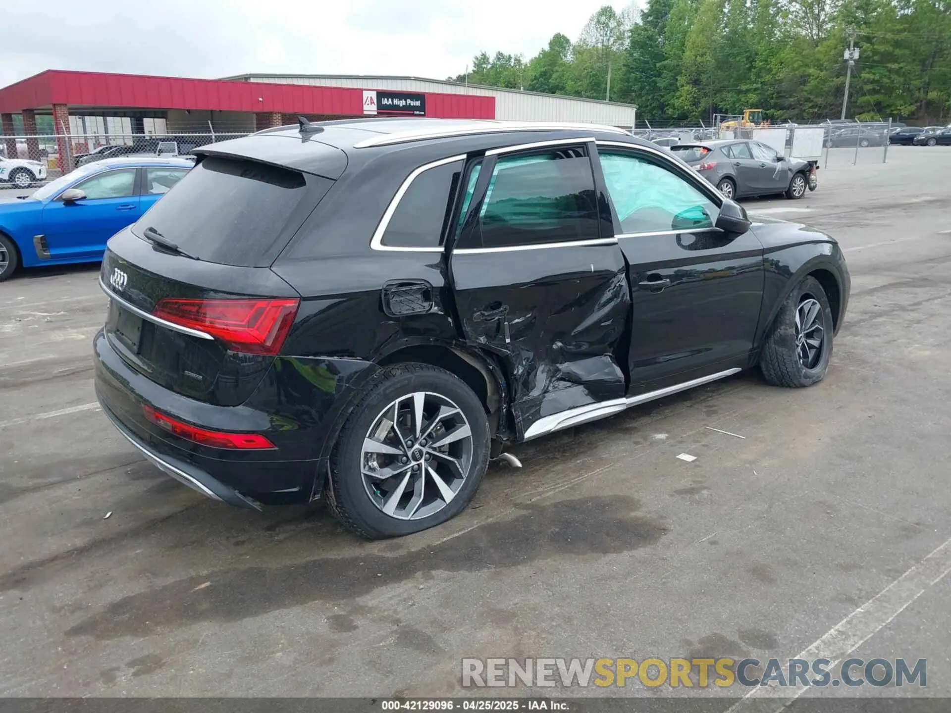 4 Photograph of a damaged car WA1AAAFY2M2008206 AUDI Q5 2021