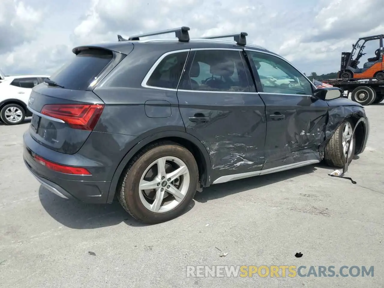 3 Photograph of a damaged car WA1AAAFY3M2113577 AUDI Q5 2021