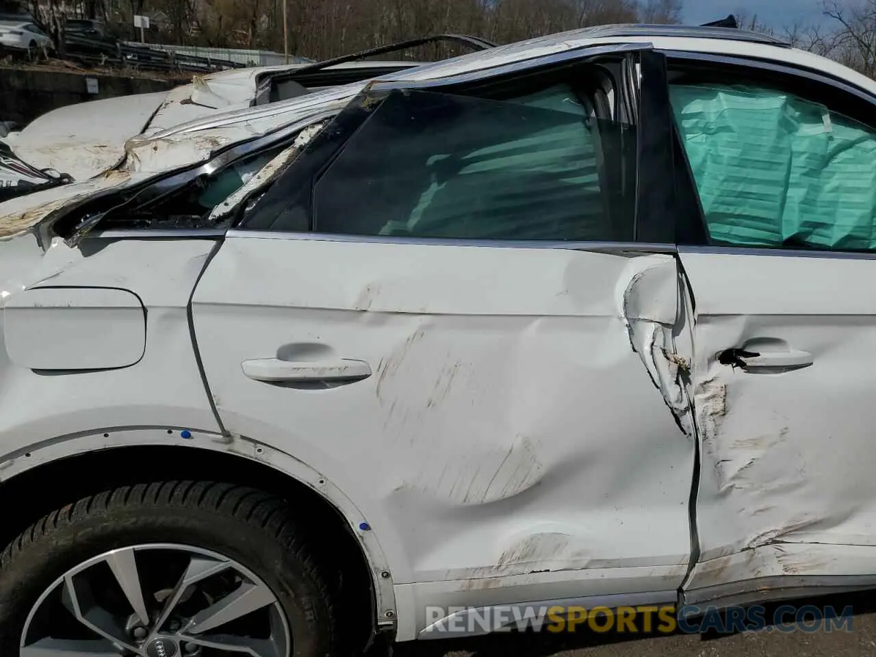 11 Photograph of a damaged car WA1AAAFY4M2001967 AUDI Q5 2021