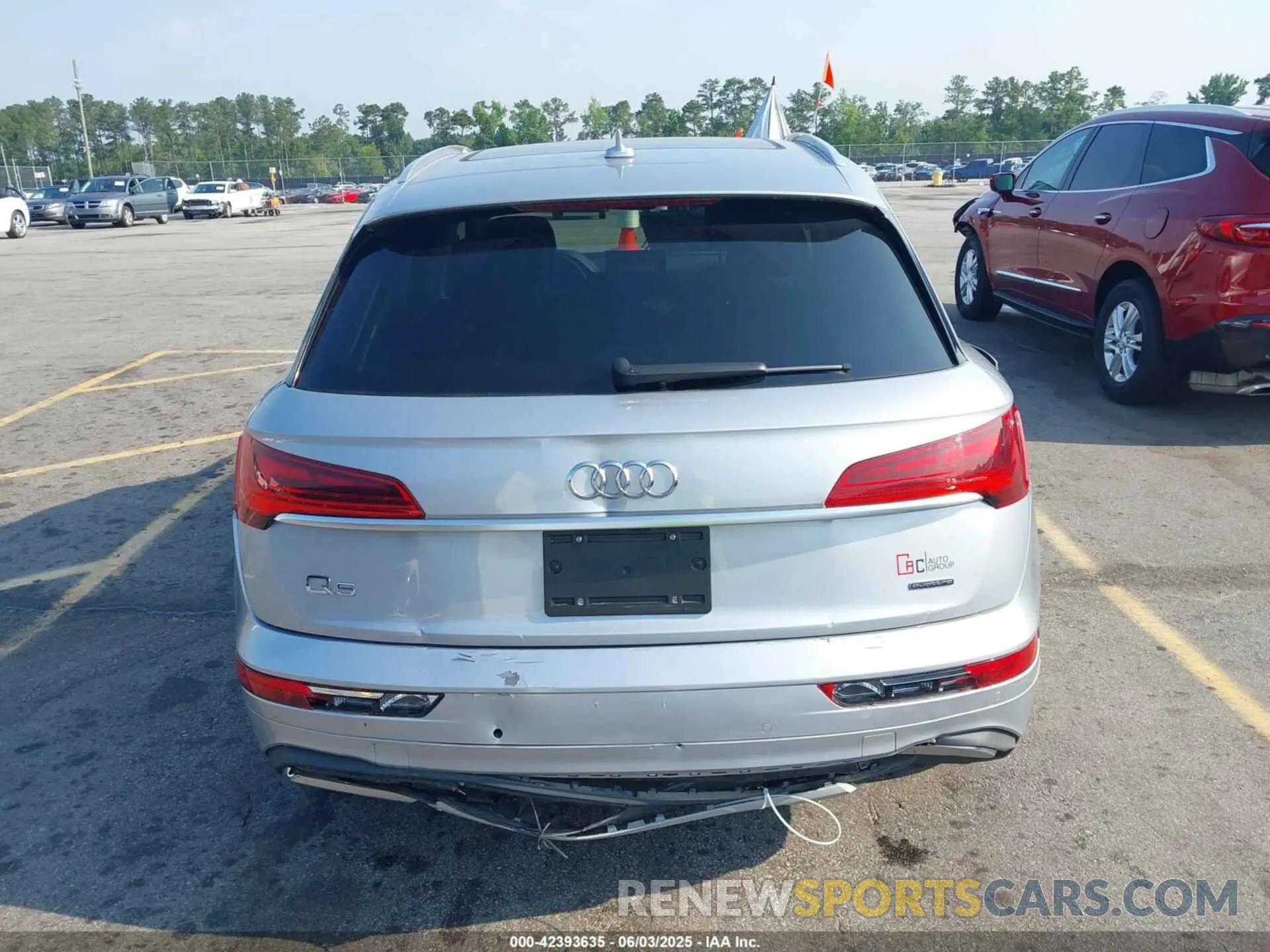 16 Photograph of a damaged car WA1AAAFY4M2004691 AUDI Q5 2021