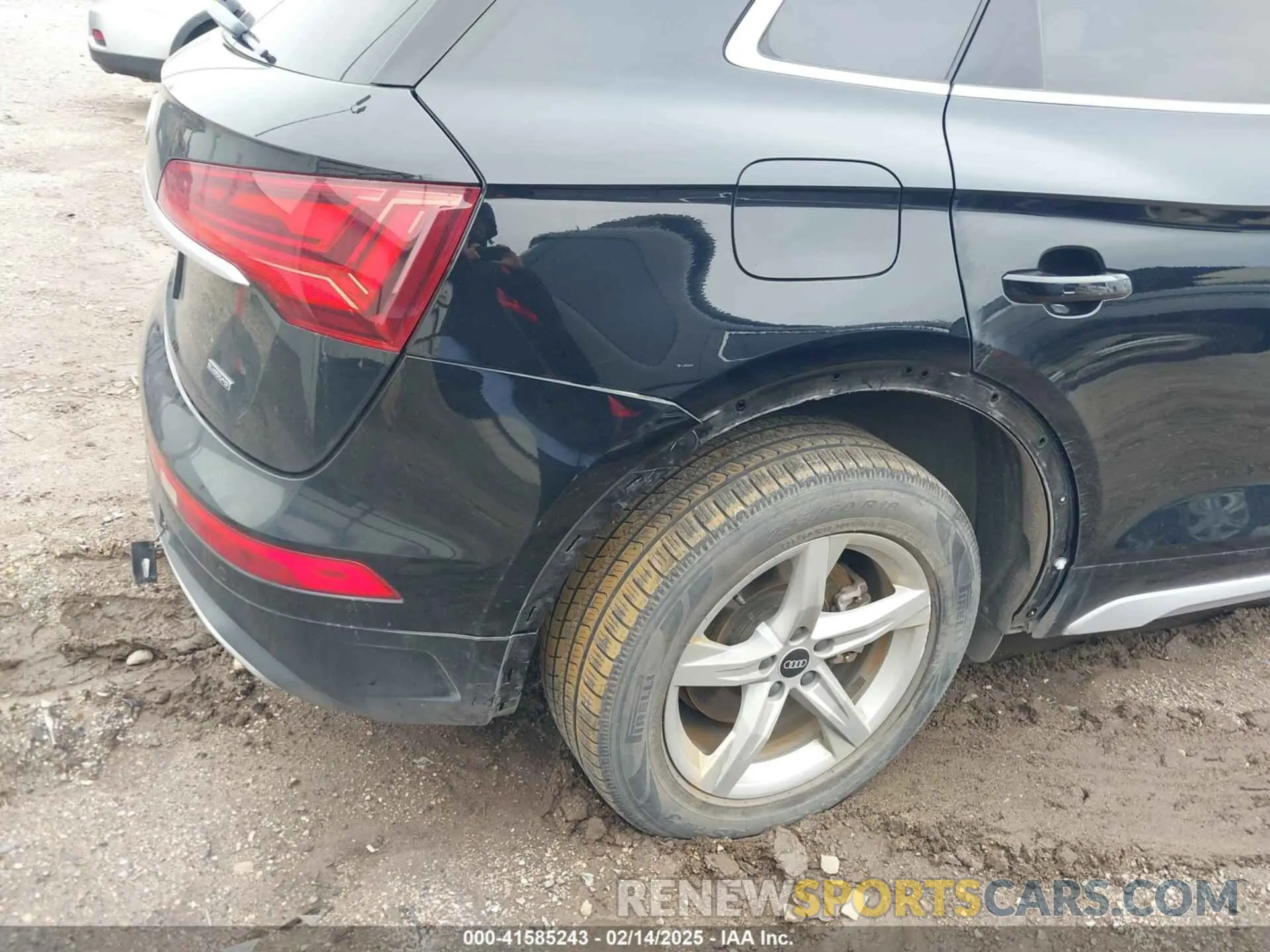 18 Photograph of a damaged car WA1AAAFY4M2115693 AUDI Q5 2021