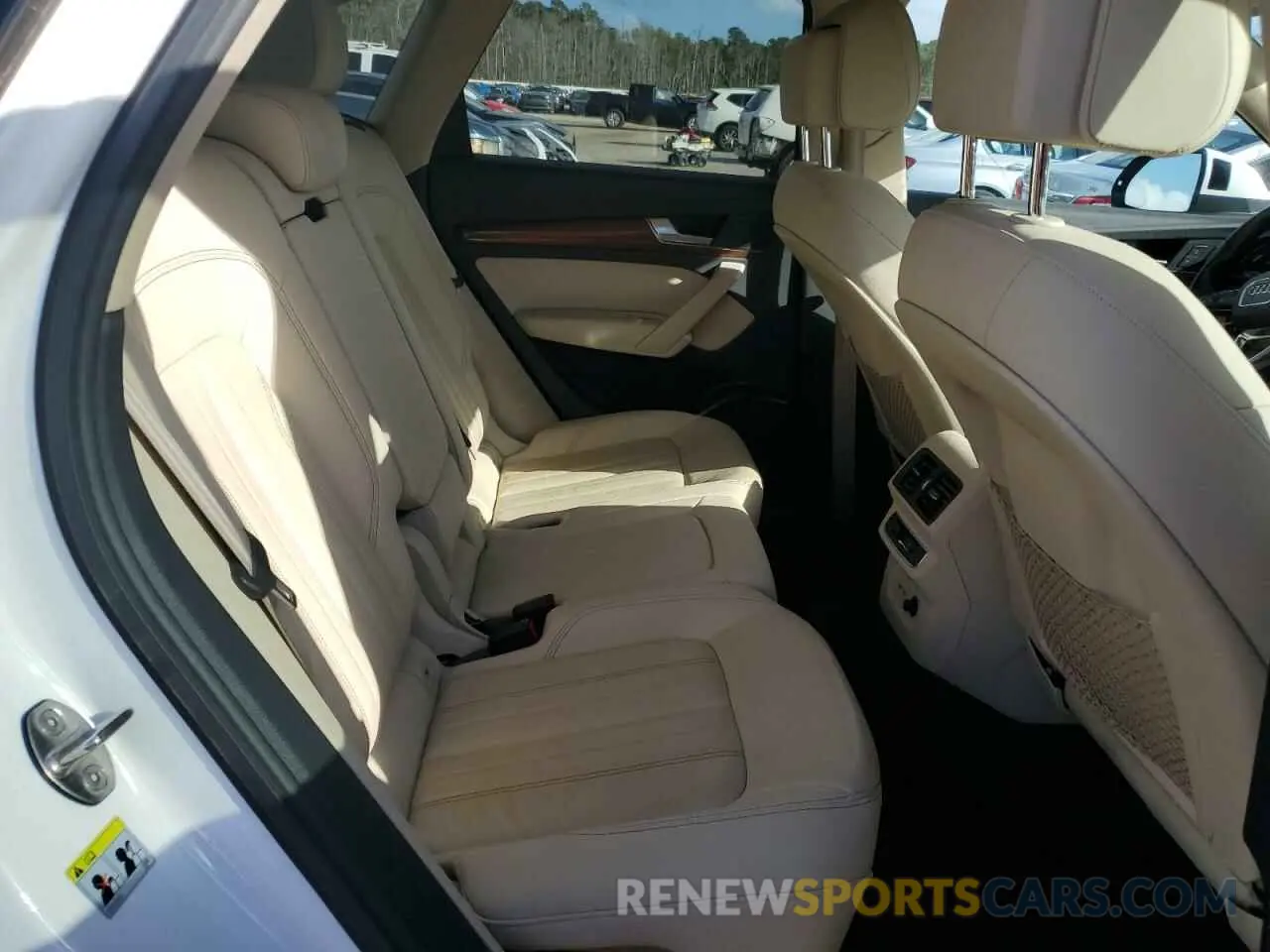 11 Photograph of a damaged car WA1AAAFY5M2059134 AUDI Q5 2021
