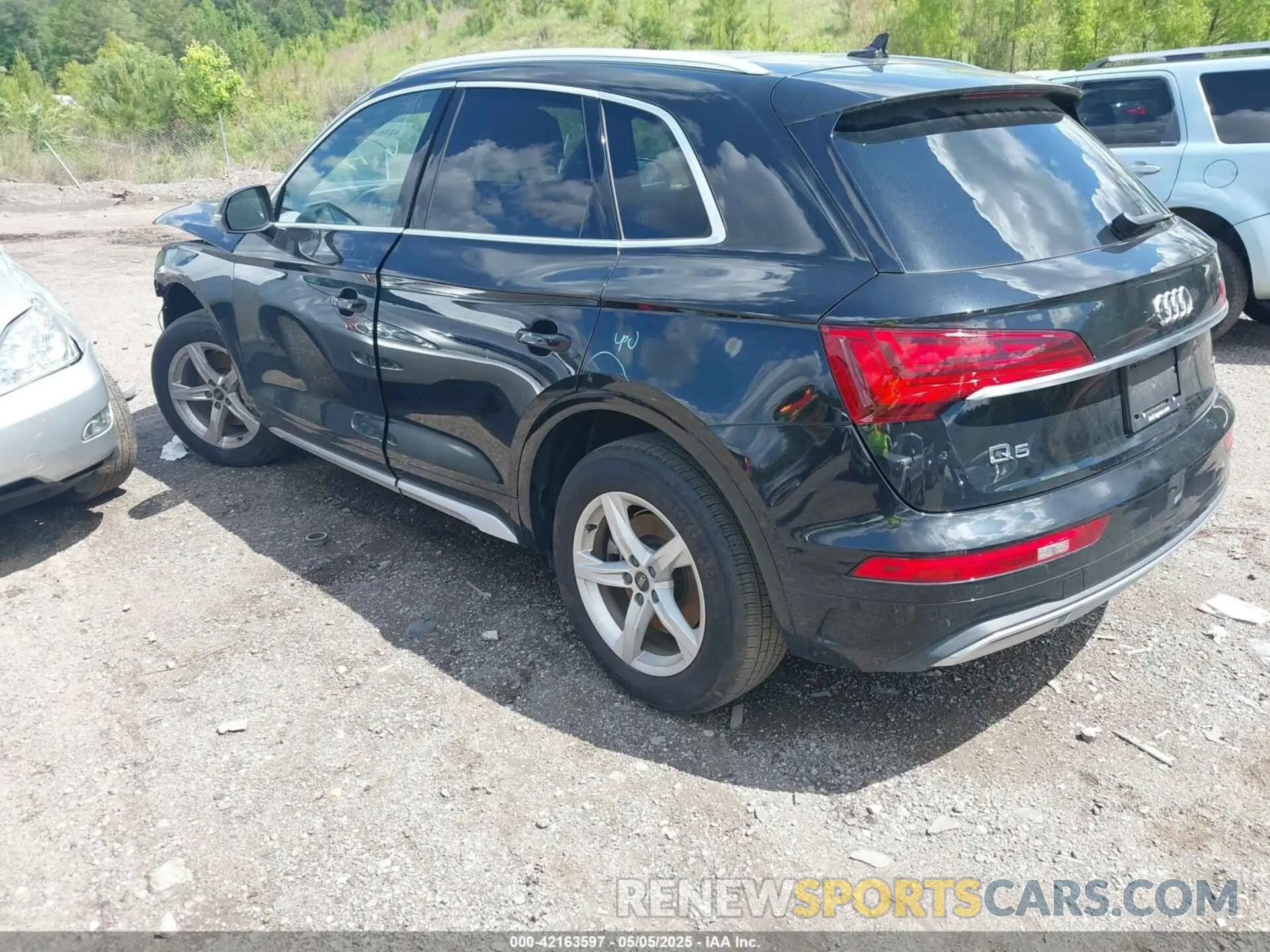 3 Photograph of a damaged car WA1AAAFY5M2087242 AUDI Q5 2021