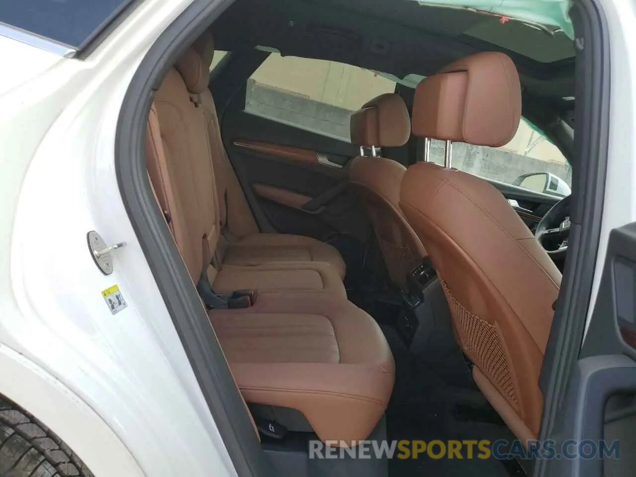 11 Photograph of a damaged car WA1AAAFY5M2108025 AUDI Q5 2021
