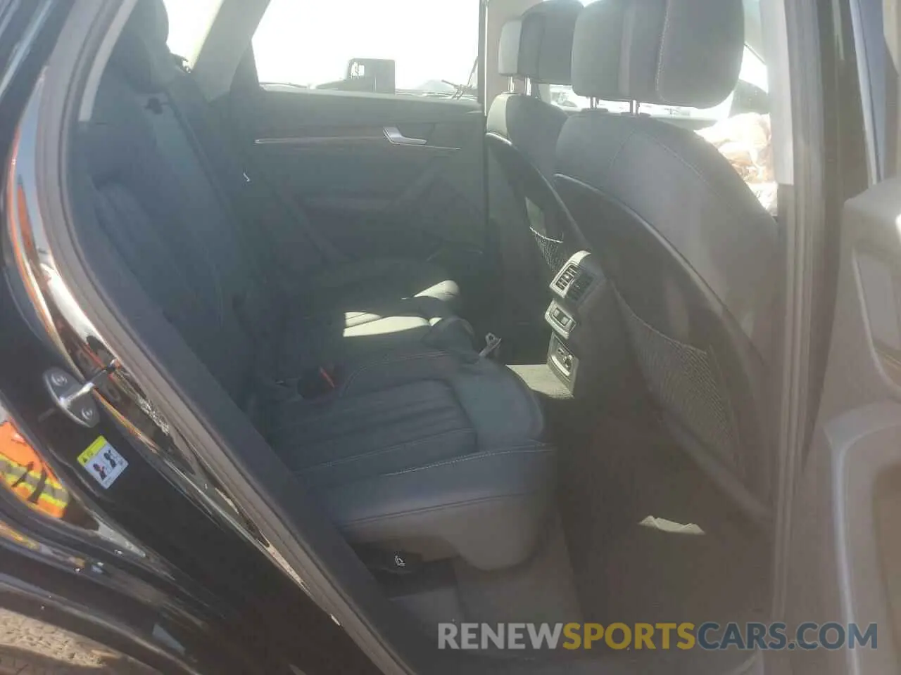 11 Photograph of a damaged car WA1AAAFY6M2010430 AUDI Q5 2021