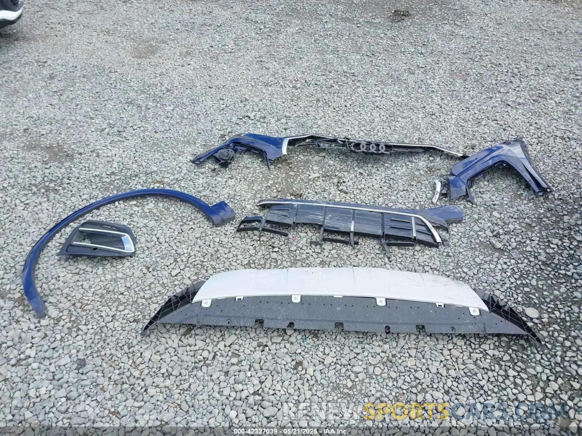 11 Photograph of a damaged car WA1AAAFY6M2023257 AUDI Q5 2021