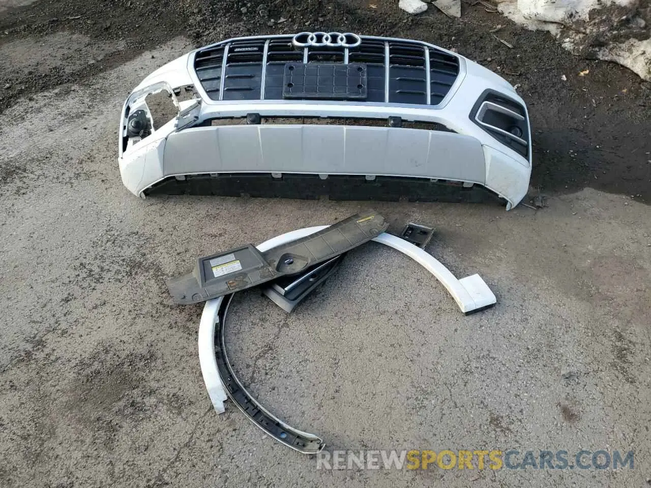 13 Photograph of a damaged car WA1AAAFY6M2111385 AUDI Q5 2021