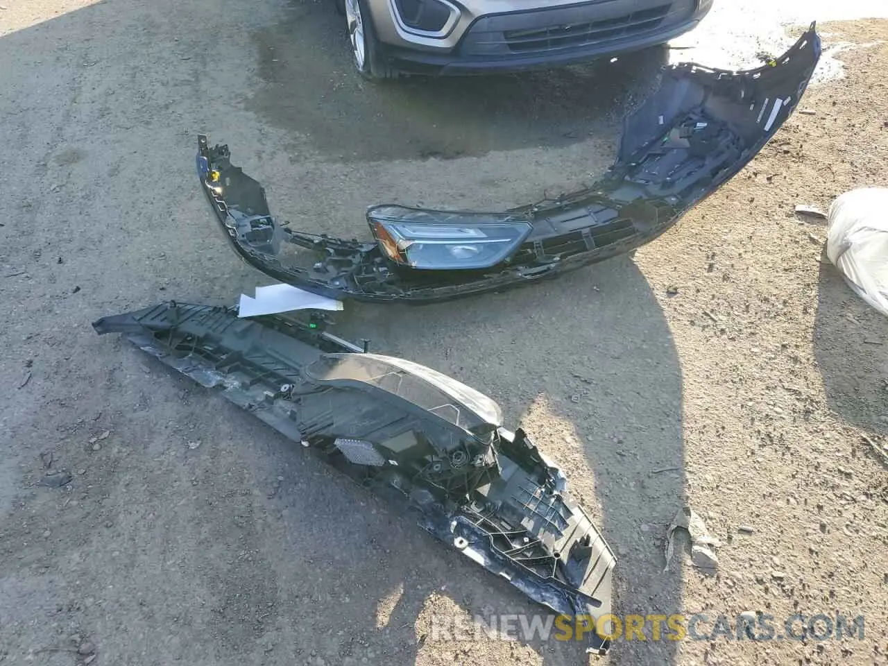 13 Photograph of a damaged car WA1AAAFY9M2010860 AUDI Q5 2021