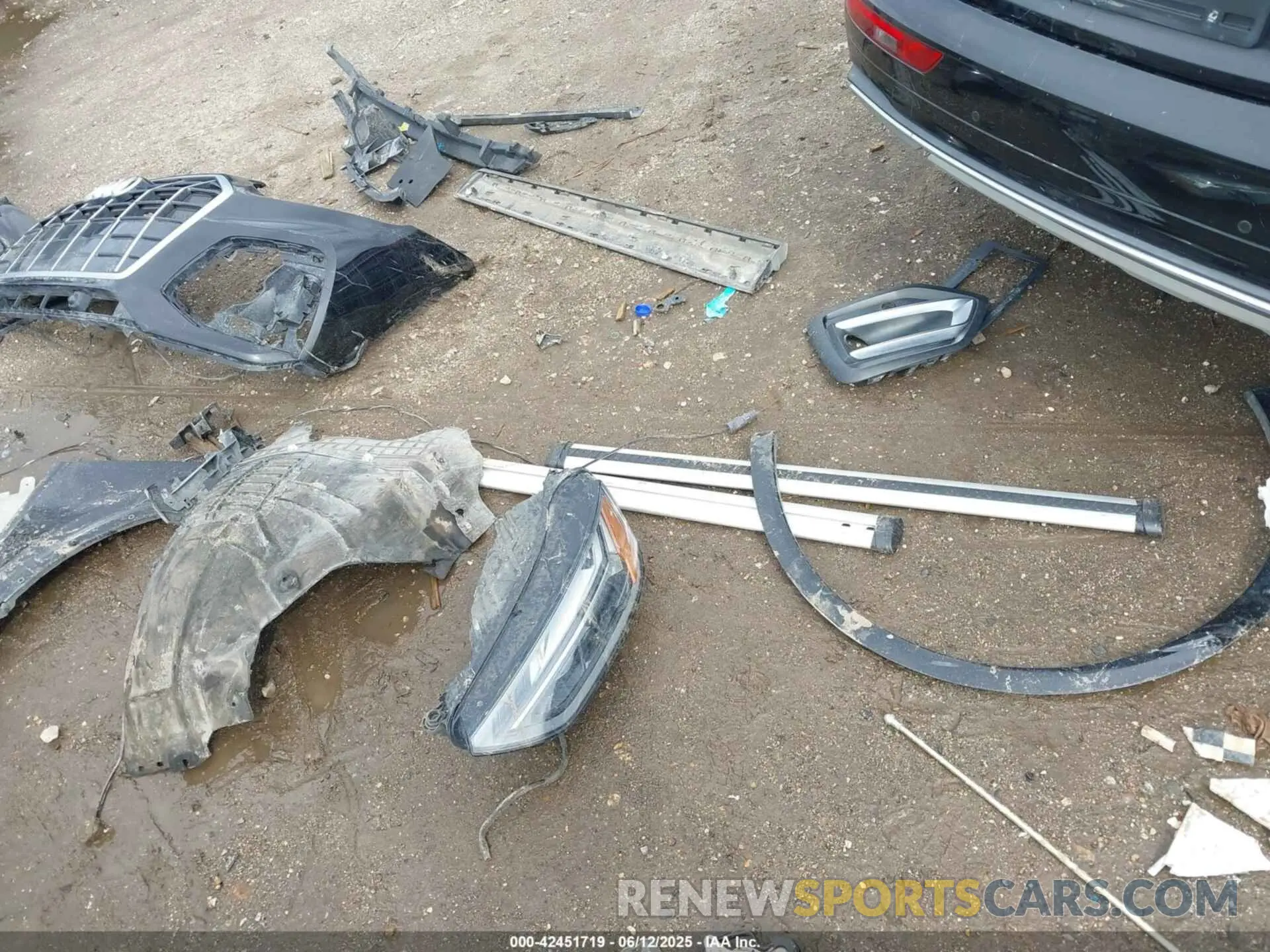 12 Photograph of a damaged car WA1AAAFYXM2004808 AUDI Q5 2021