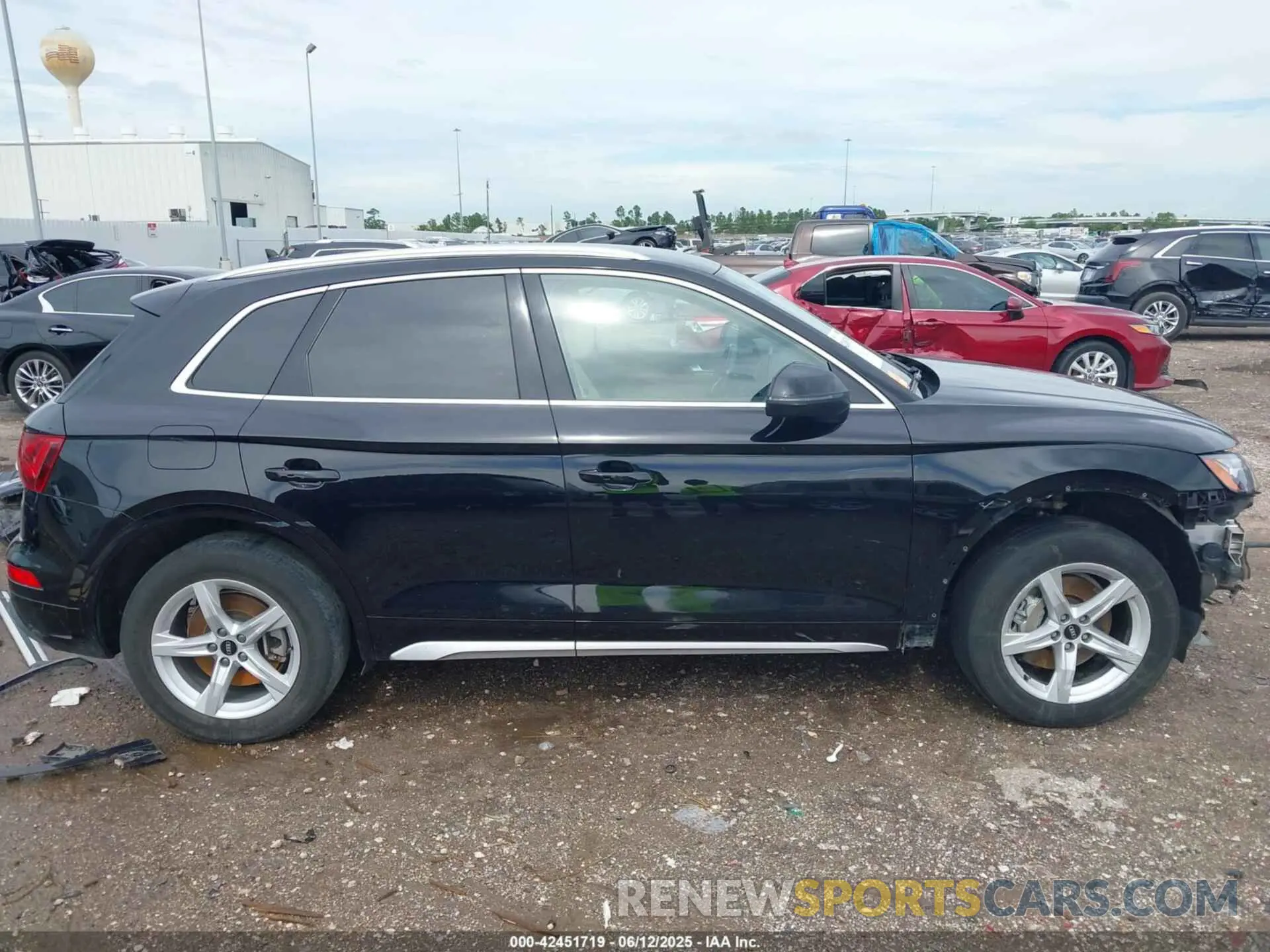 14 Photograph of a damaged car WA1AAAFYXM2004808 AUDI Q5 2021