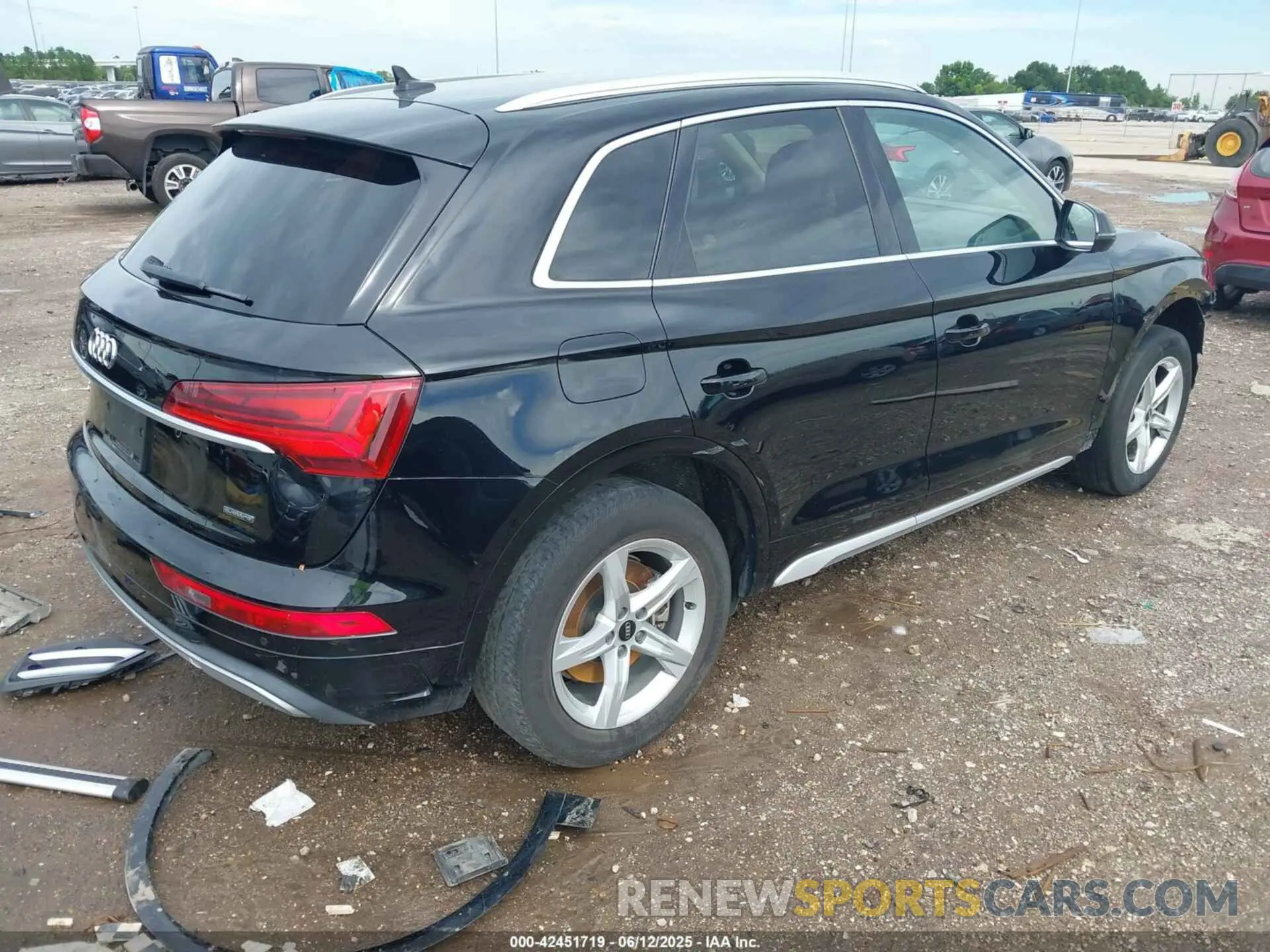 4 Photograph of a damaged car WA1AAAFYXM2004808 AUDI Q5 2021