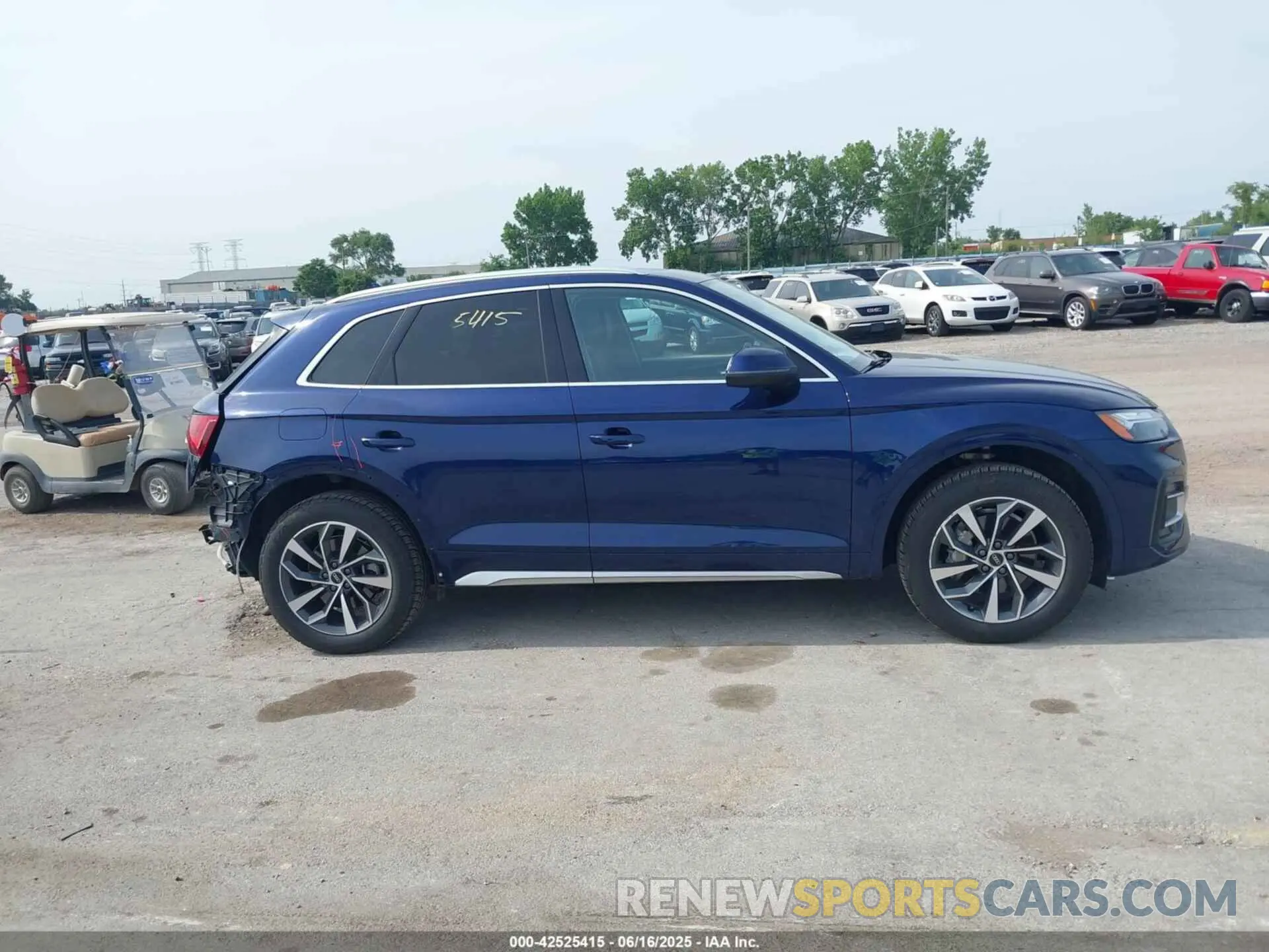 14 Photograph of a damaged car WA1AAAFYXM2010852 AUDI Q5 2021