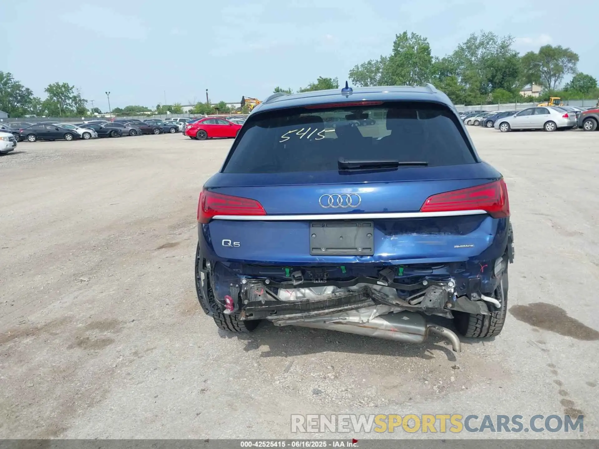 17 Photograph of a damaged car WA1AAAFYXM2010852 AUDI Q5 2021