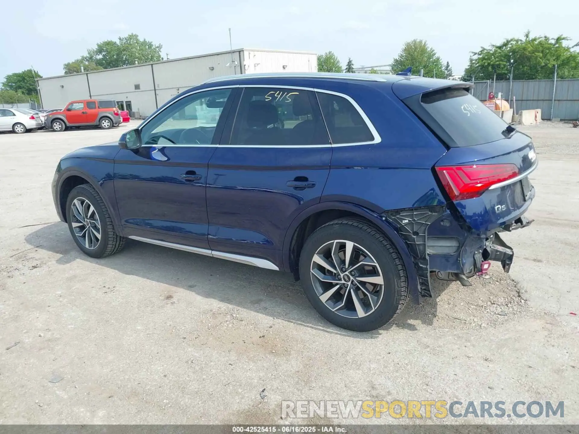 3 Photograph of a damaged car WA1AAAFYXM2010852 AUDI Q5 2021