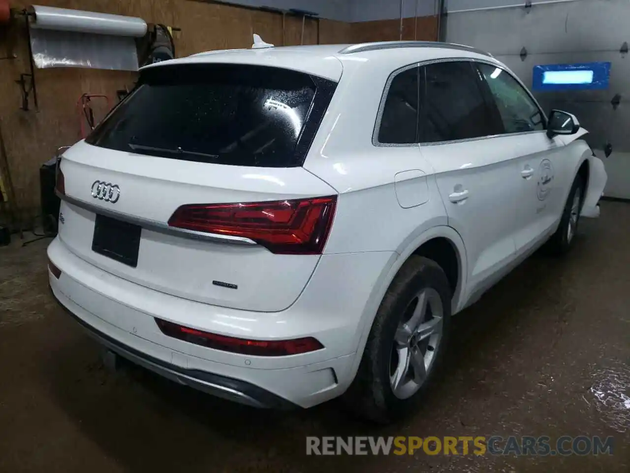 4 Photograph of a damaged car WA1AAAFYXM2061543 AUDI Q5 2021