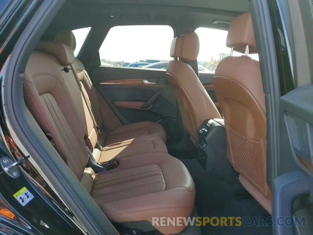 11 Photograph of a damaged car WA1AAAFYXM2092372 AUDI Q5 2021