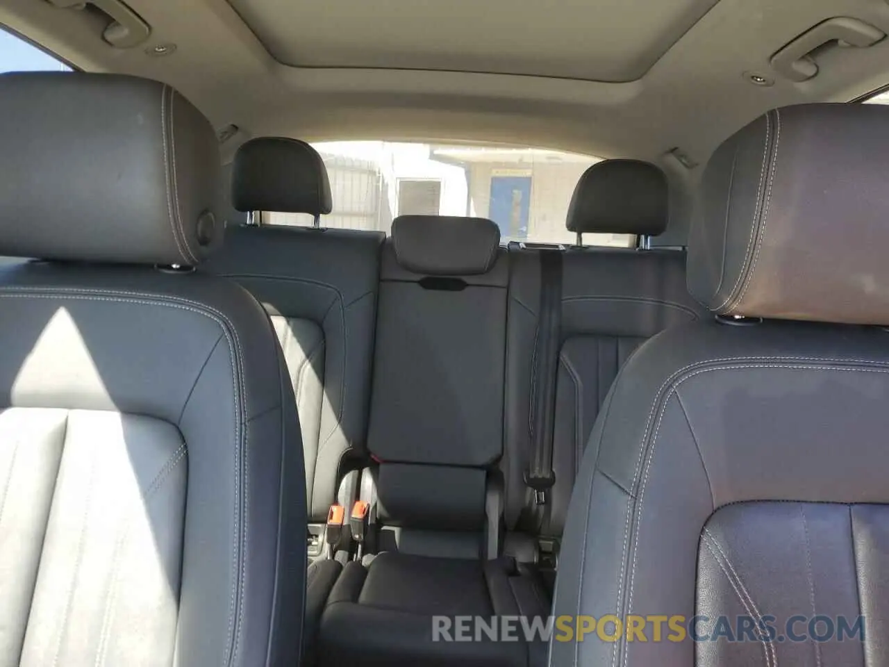 10 Photograph of a damaged car WA1BAAFY0M2018706 AUDI Q5 2021