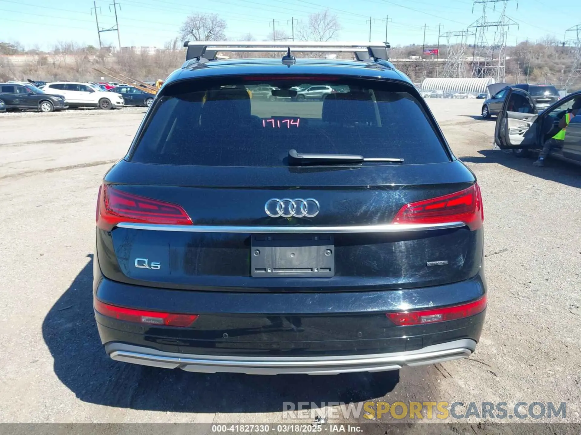 17 Photograph of a damaged car WA1BAAFY0M2018978 AUDI Q5 2021